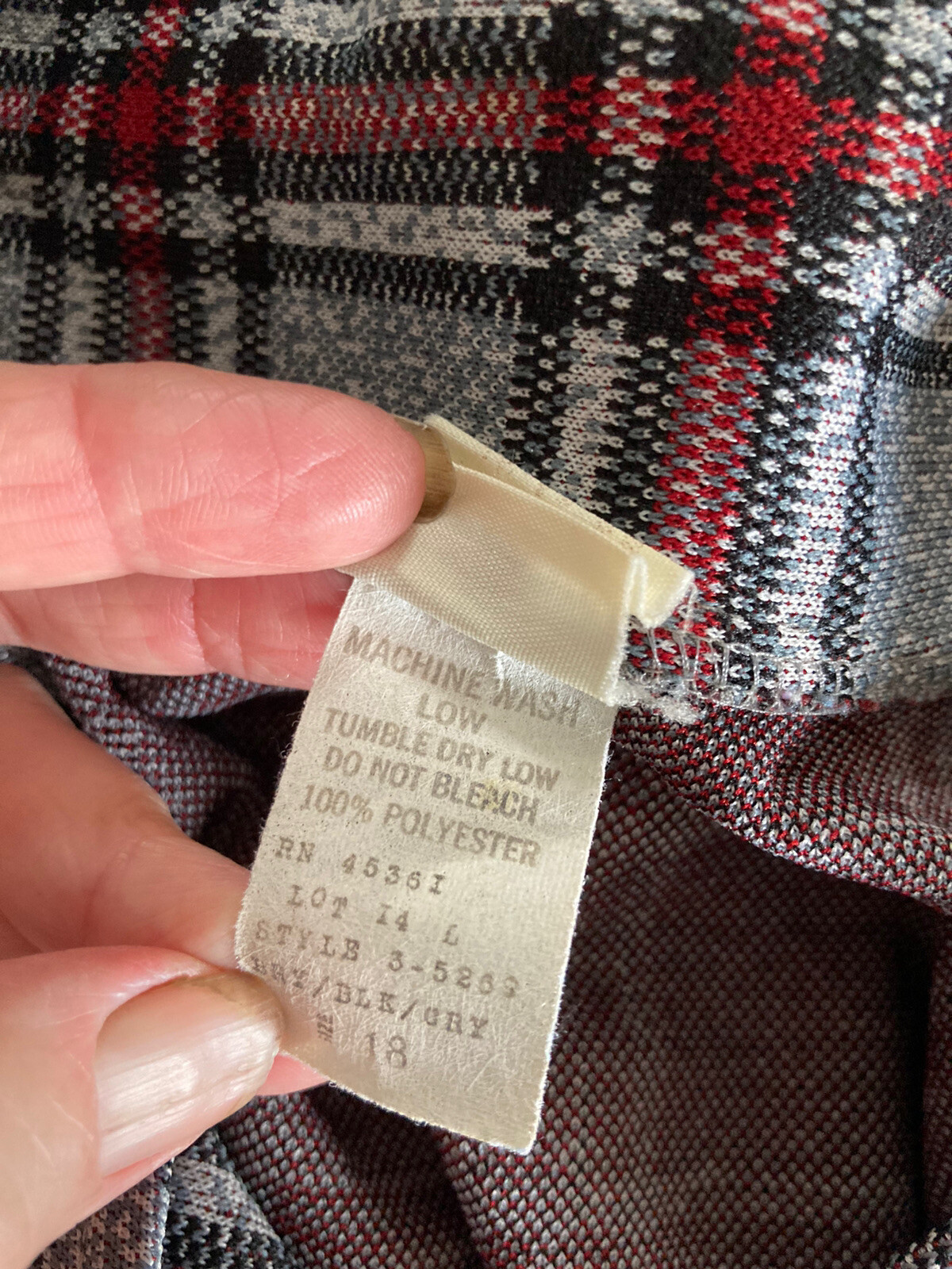 18 Gray Red Plaid Lightweight Barn Jacket Vintage 70s Shirt Stretch knit Top