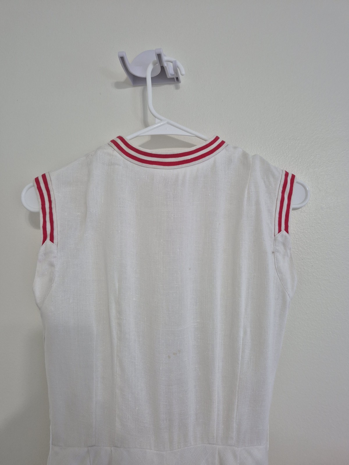 Vintage 40s / 50s White Linen Day Dress – Red Piping Trim & Button-Front – XS/S