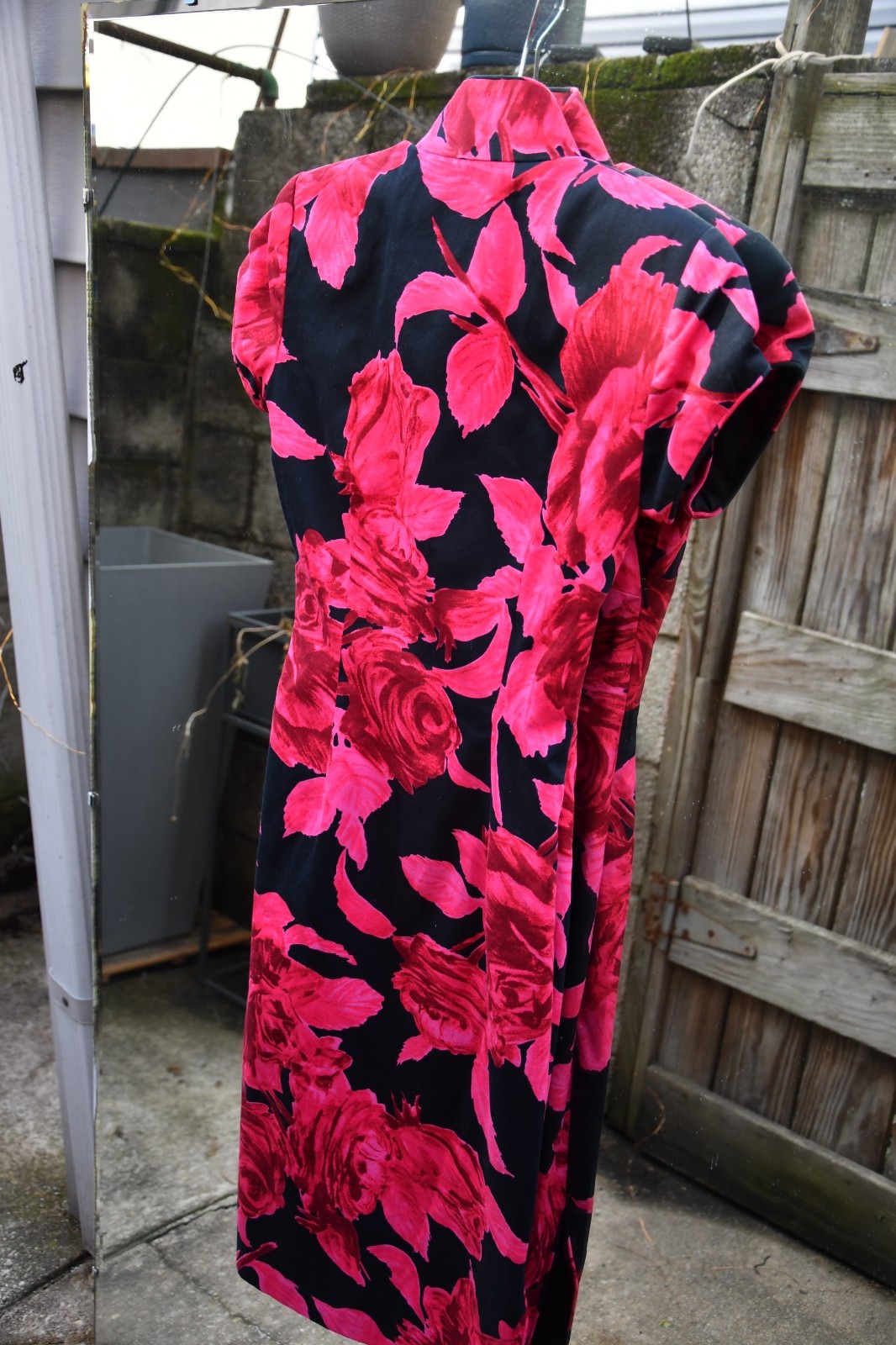 Shanghai Tang Qipao Cheongsam Chinese Dress, Small, US 2, midi length, red roses