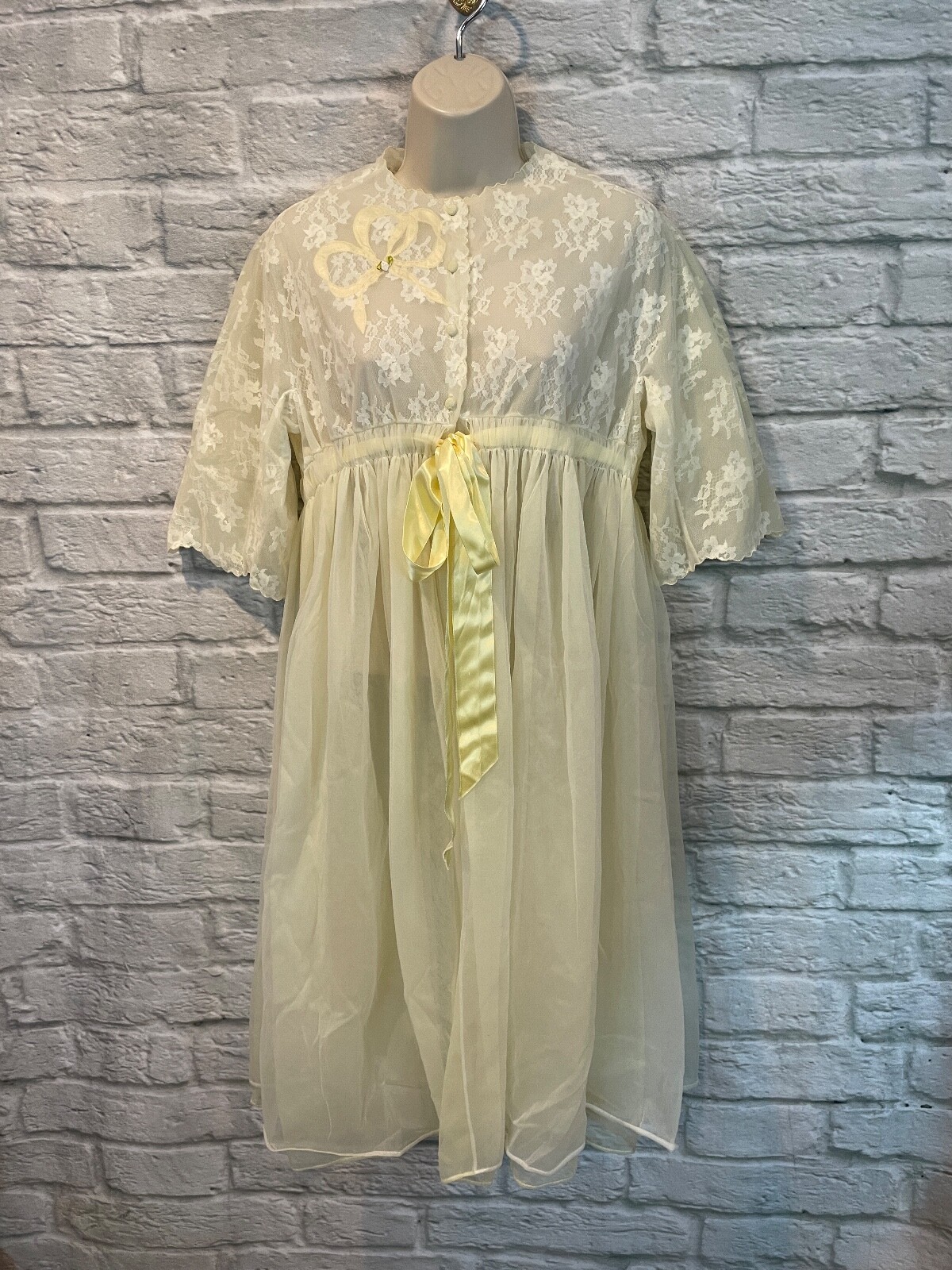 Vintage Eyeful by The Flaums Lord &Taylor Yellow Chiffon Lace Robe Peignor Sz M