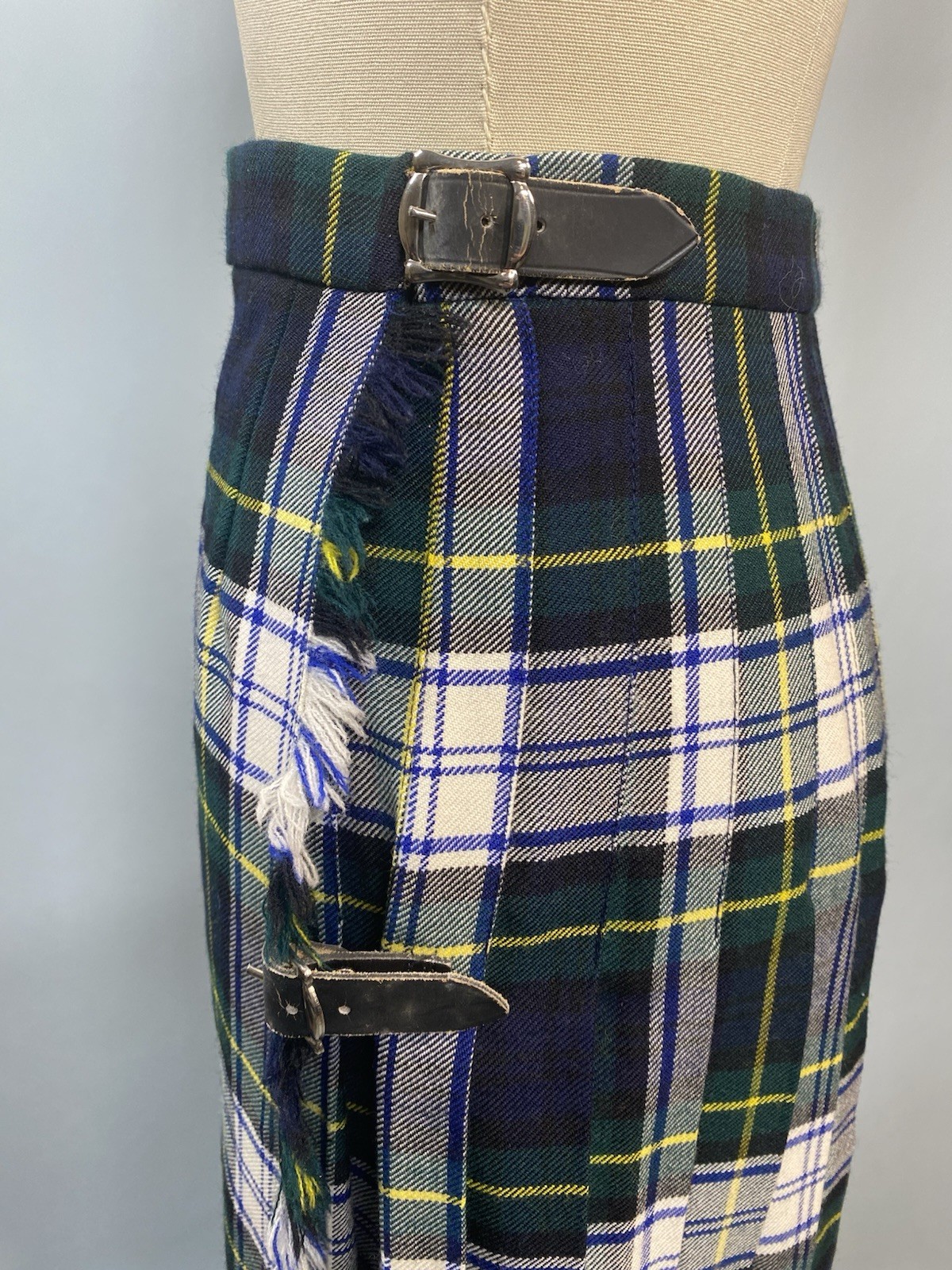 Vintage Tartan Skirt SIZE SMALL 8 plaid blue green kilt buckle midi pleated