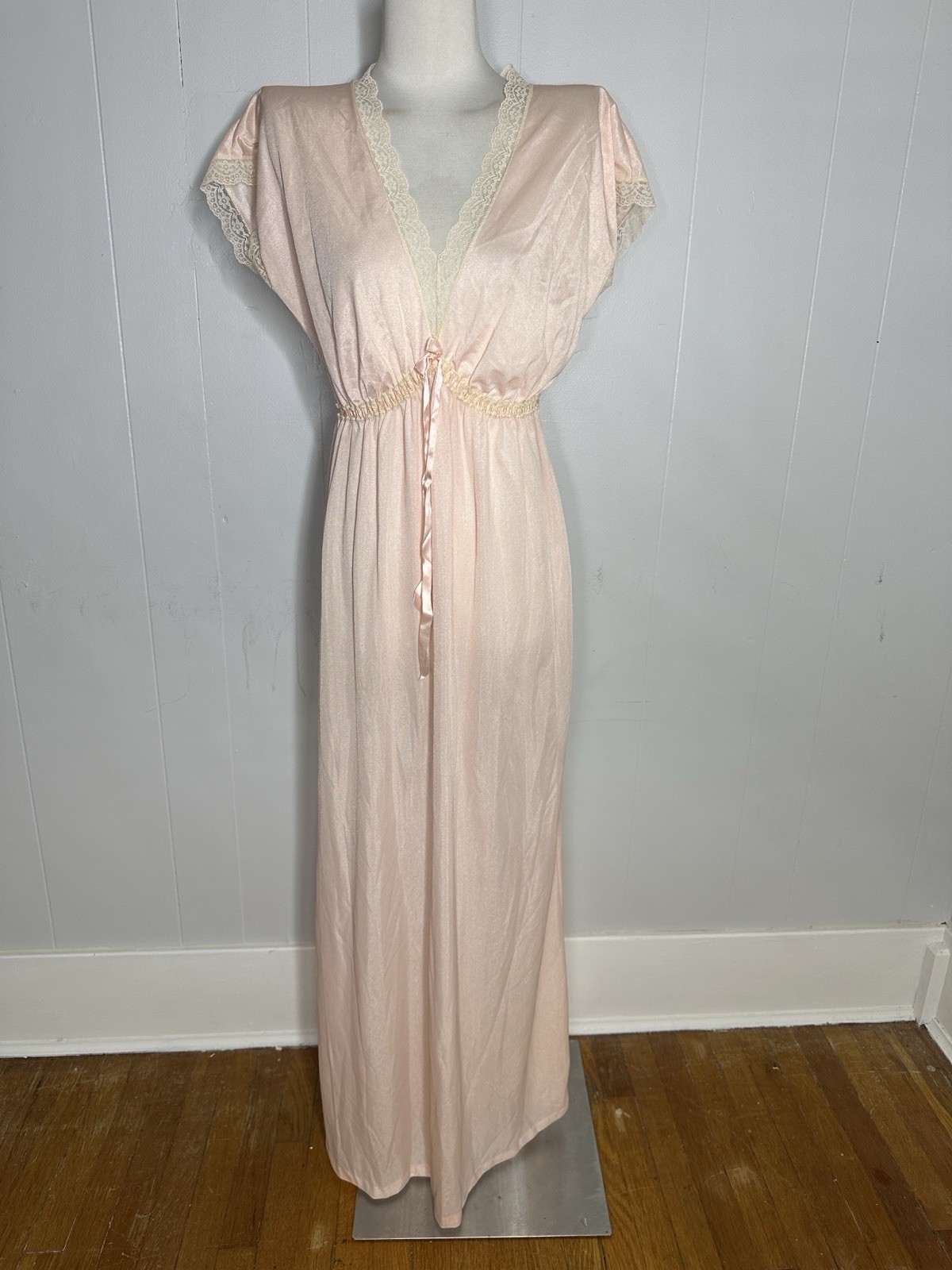 Vintage Romantic Coquette 70s Does 40s Pink Nightgown Dress