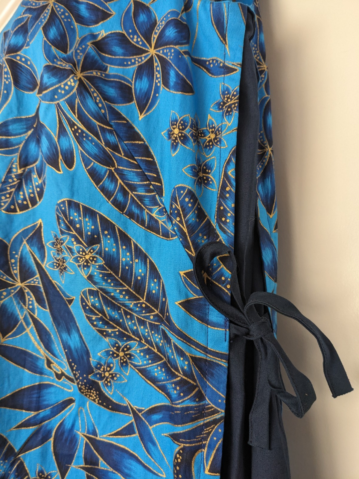 Vintage 60s 70s House of MuuMuus Waikiki Hawaiian Dress Gold blue navy ties XS
