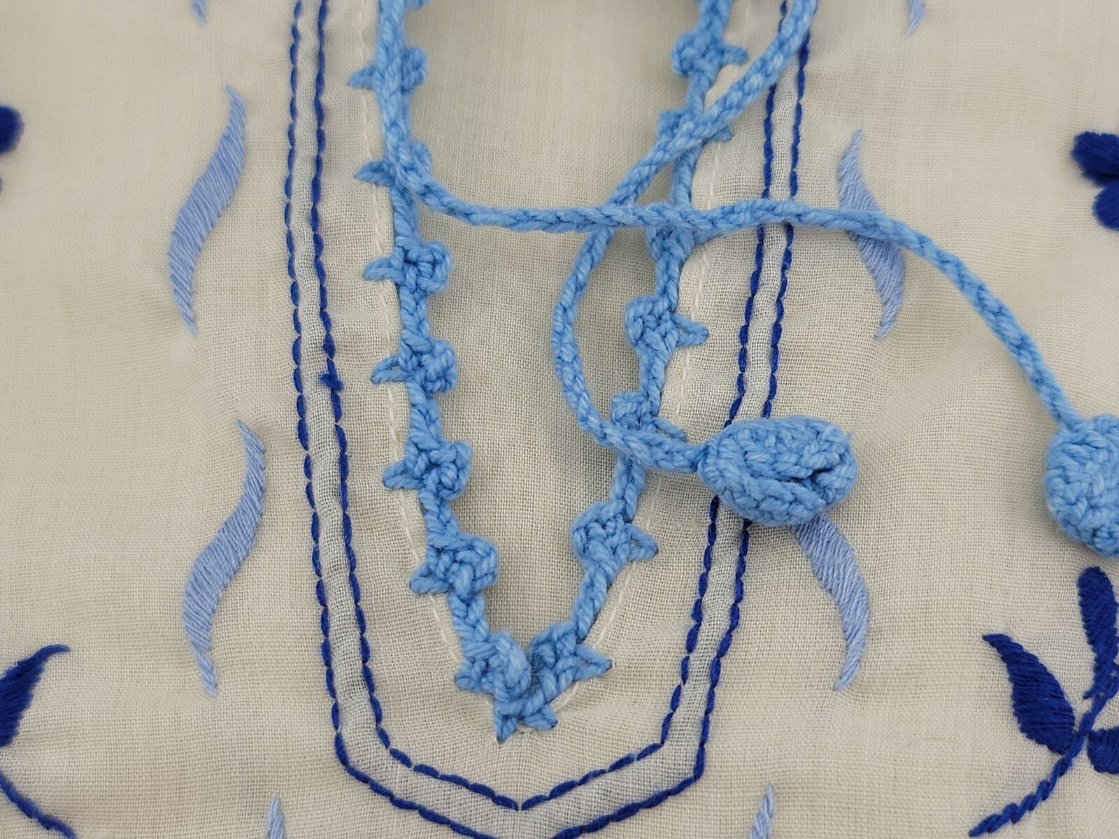 Vintage 1930s Hungarian White & Blue Bohemian Embroidered Floral Folk Blouse S