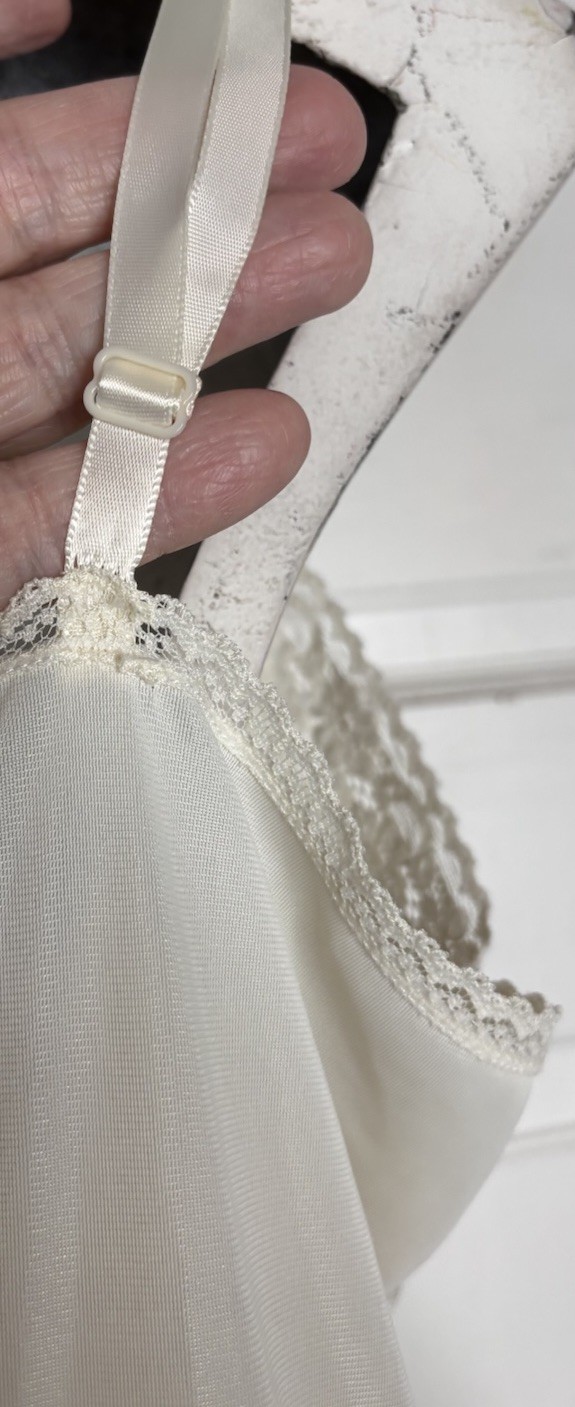 Vanity Fair Vintage Lace Trim Nylon Full Slip Size 42 26 Inch Ivory USA Made