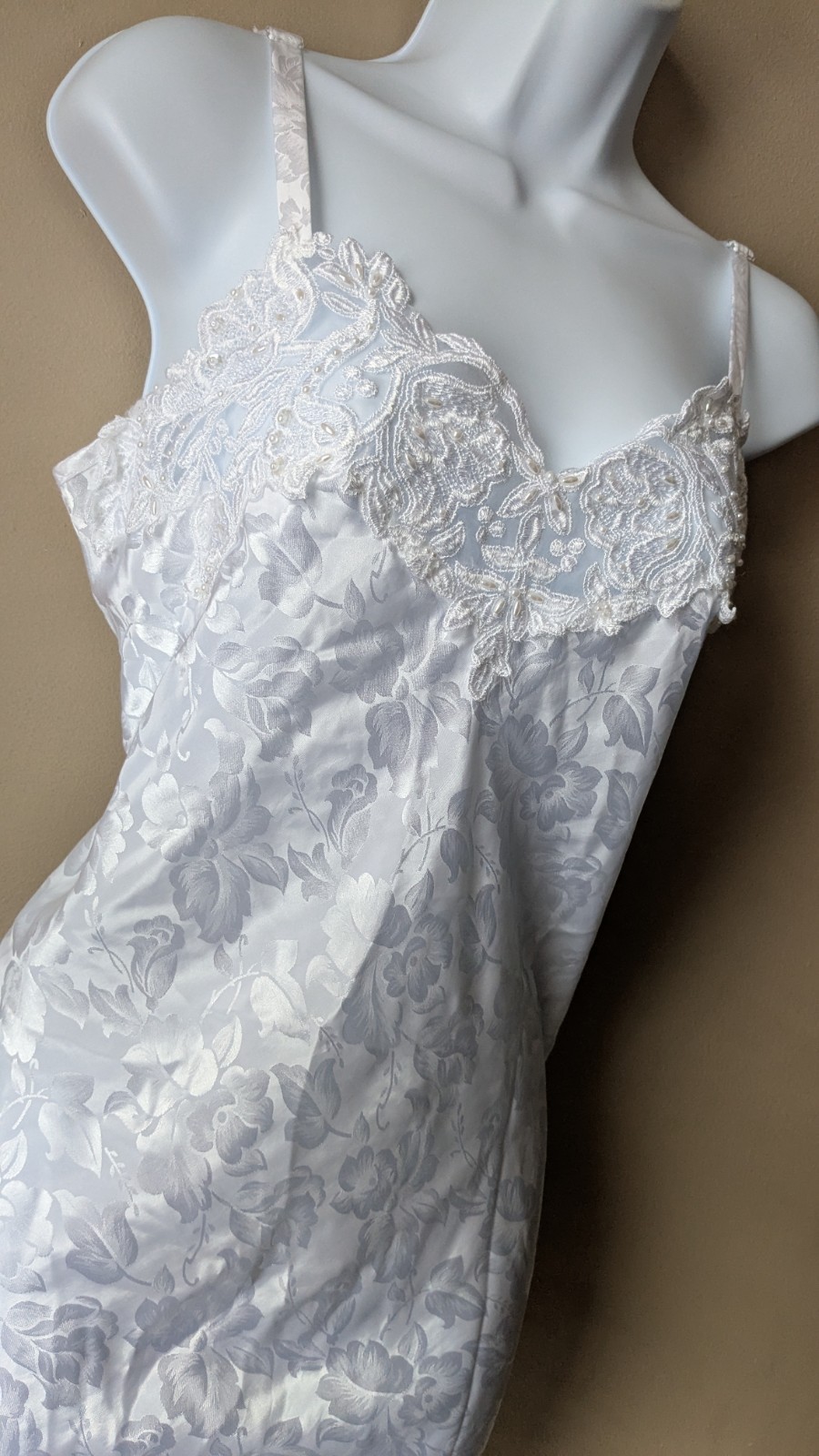 Intimo Amore Vintage White Floral Beaded Nightgown Dress Size Medium