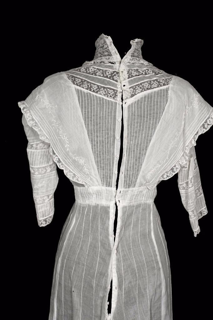 VERY RARE ANTIQUE EDWARDIAN HIGH NECK COTTON EMBROIDERED AND LACE DRESS SIZE 4
