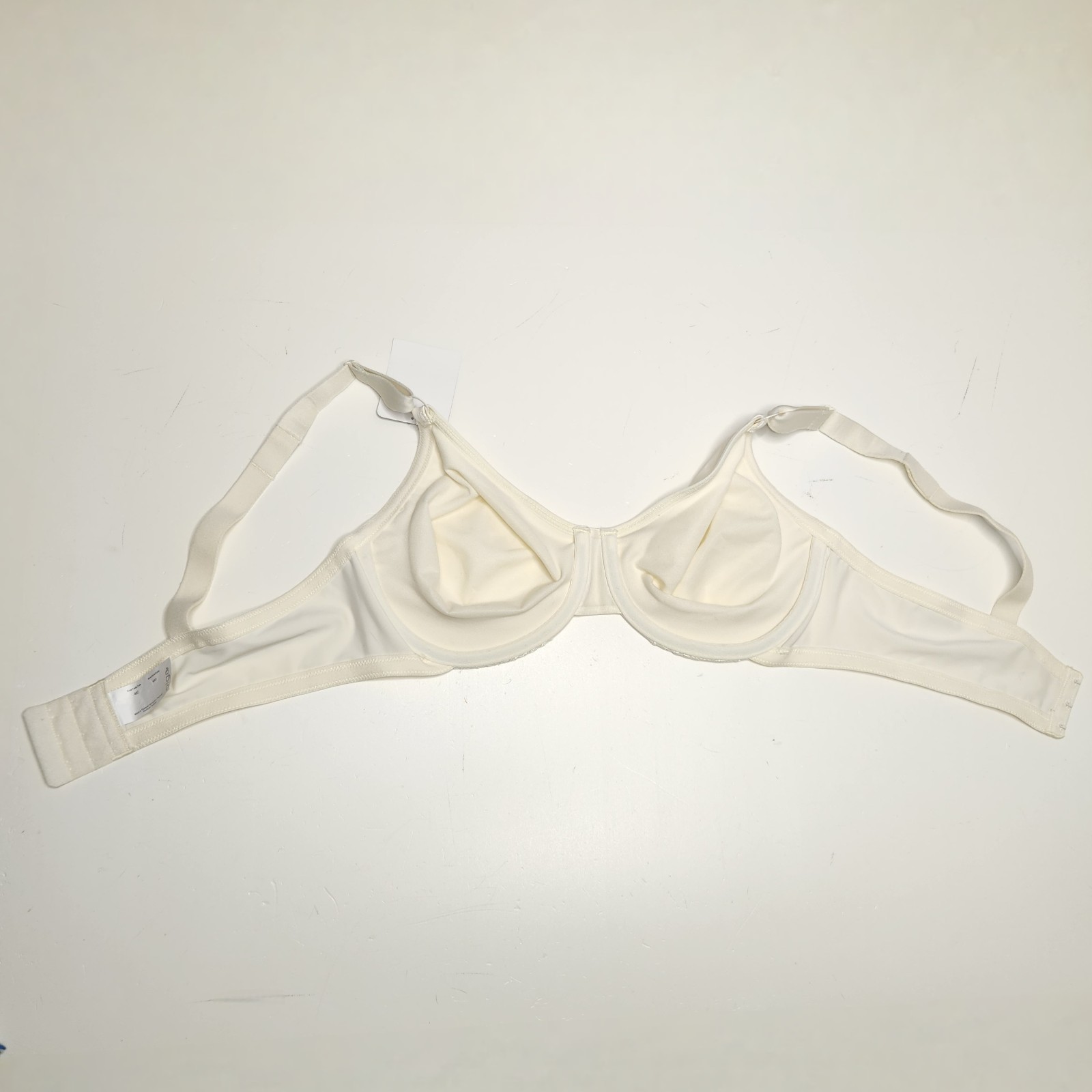 OLGA NWT 40C Ivory Gentle Lift Lace Trim Underwire Bra 5001 NEW