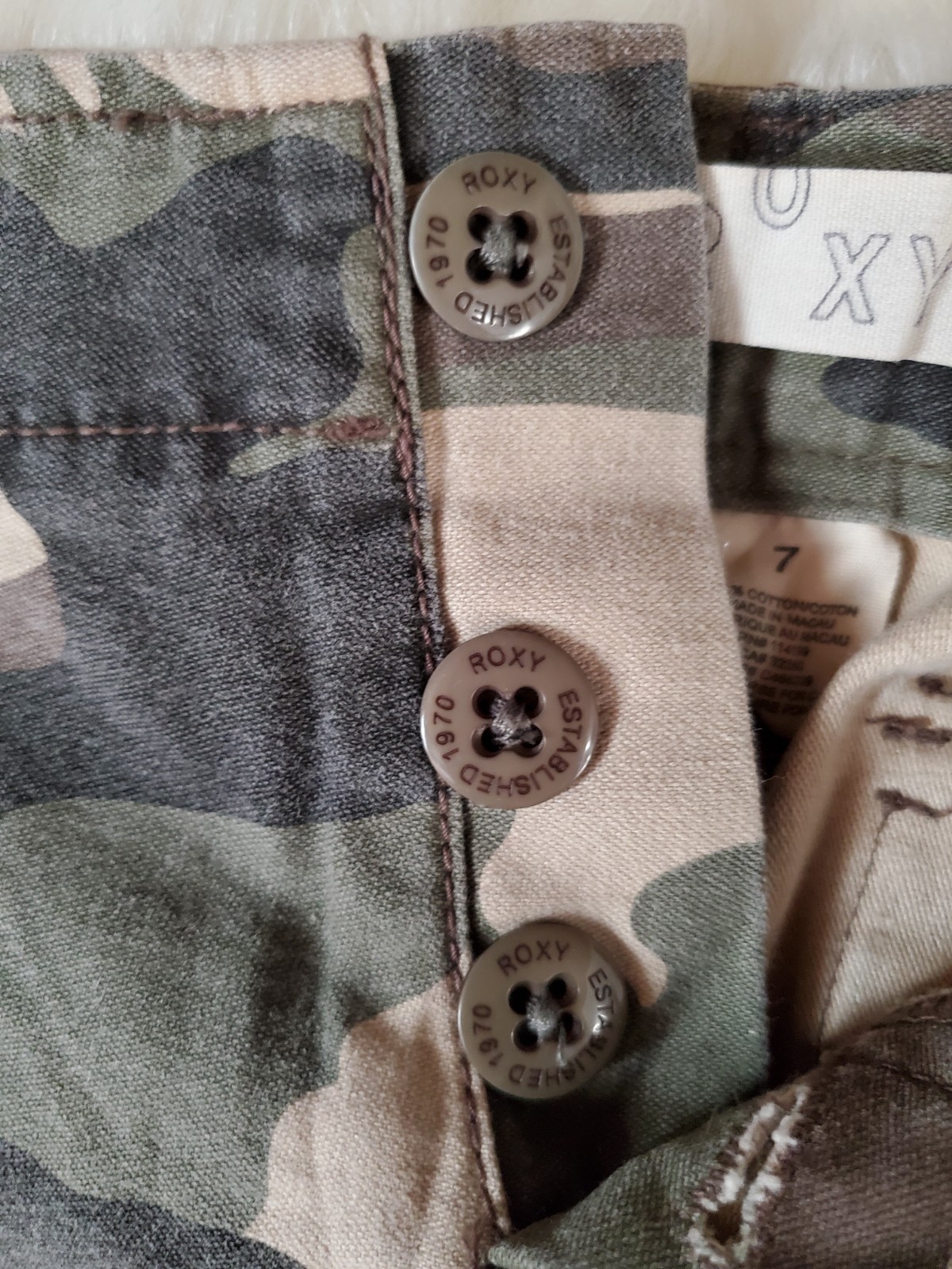 Roxy Vintage Y2K Womens Army Camo Cargo Bermuda Shorts Skater Grunge Size 7