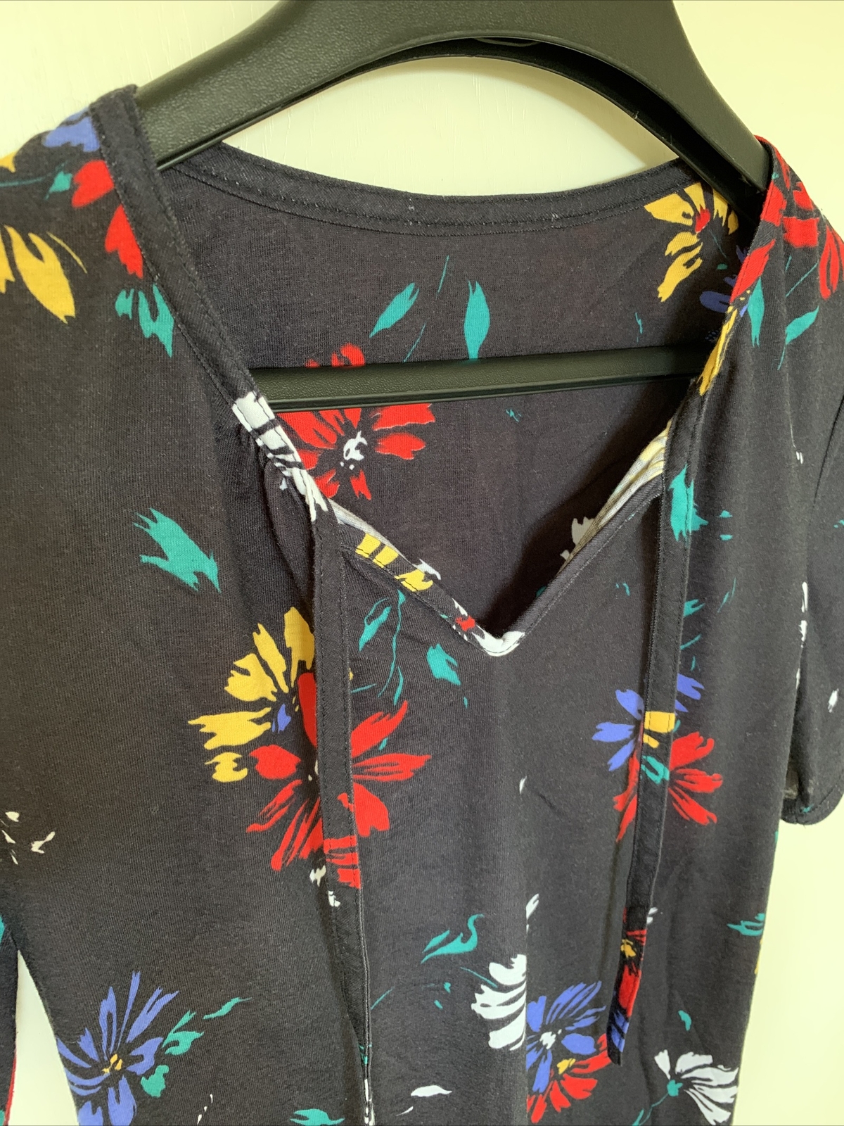 Knit Vintage 1970’s Multi Color Flowers Tassel V Neck Women’s Black Shirt Sz L