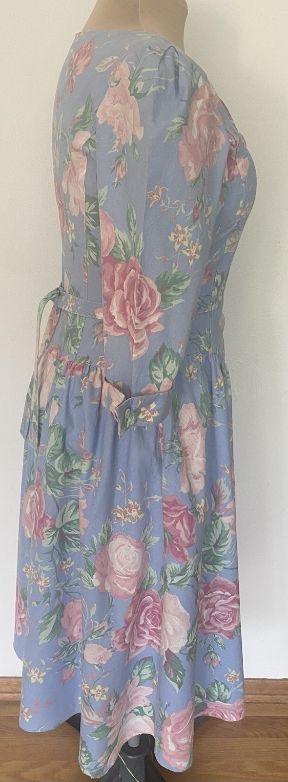 Vintage 80s EXPO Chintz Party Dress *Size 8* Blue Rose Floral Tie Back Dress