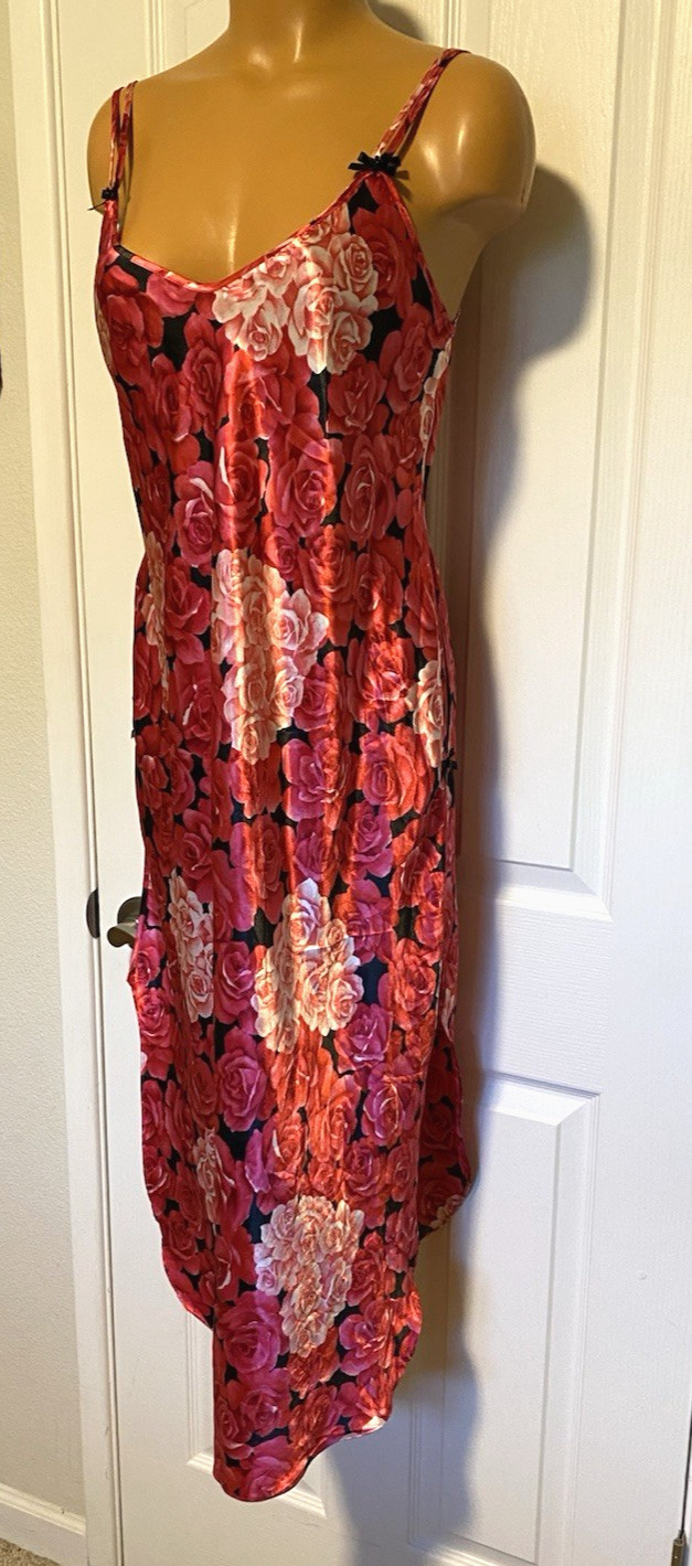 VTG Y2K SABRINA LINGERIE RED FLORAL SATIN W/ STRAPPY LOW BACK NIGHTGOWN SZ M