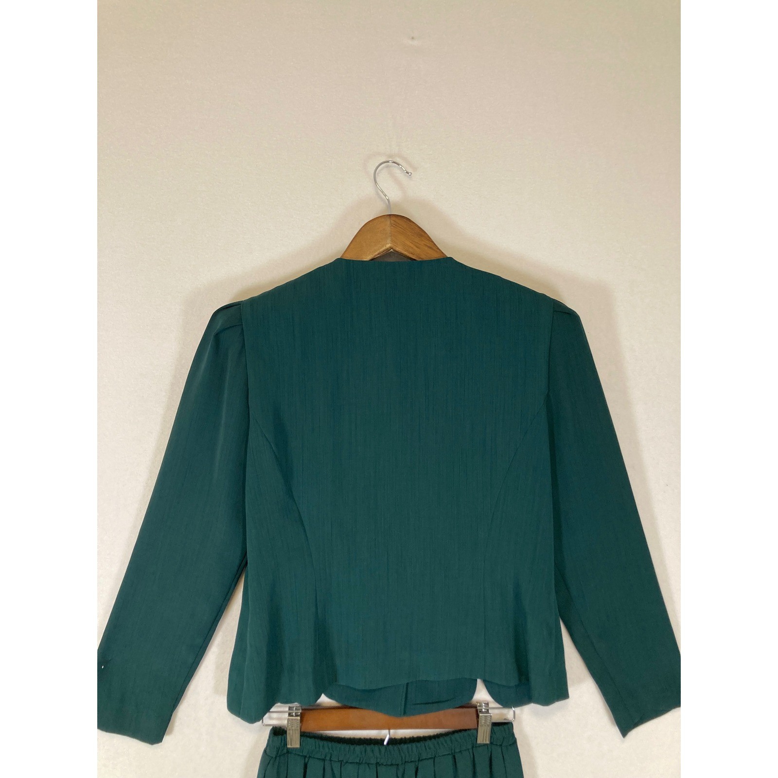 Vintage Leslie Fay Women 6P Green Pleated Skirt Jacket Two Piece Suit Set R223