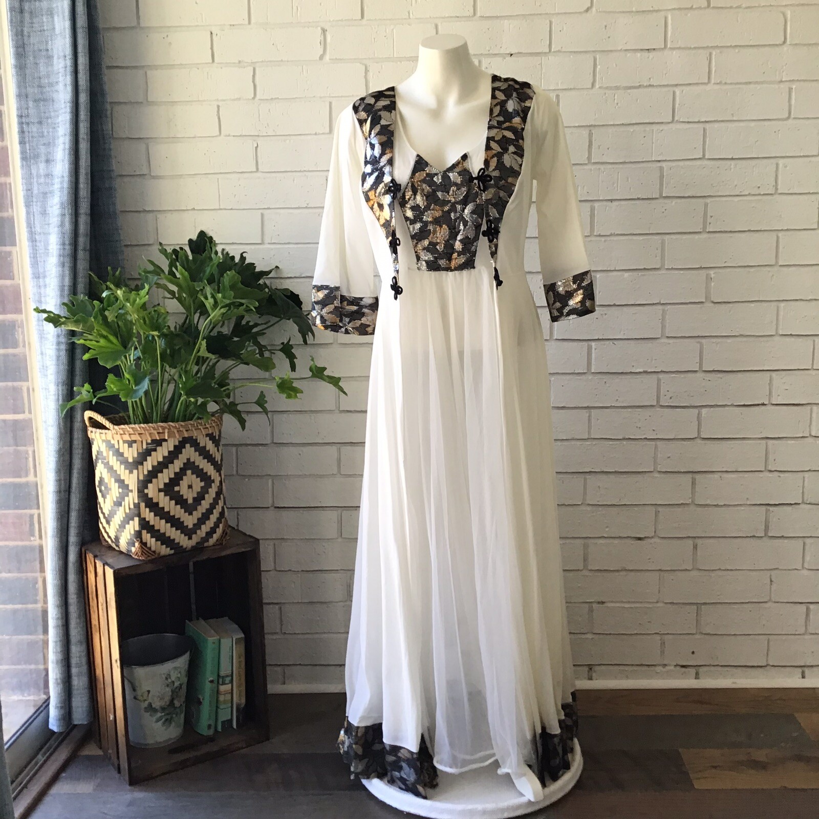 Jenelle of California Vintage White Lingerie Sheer Slip Cover Robe Set