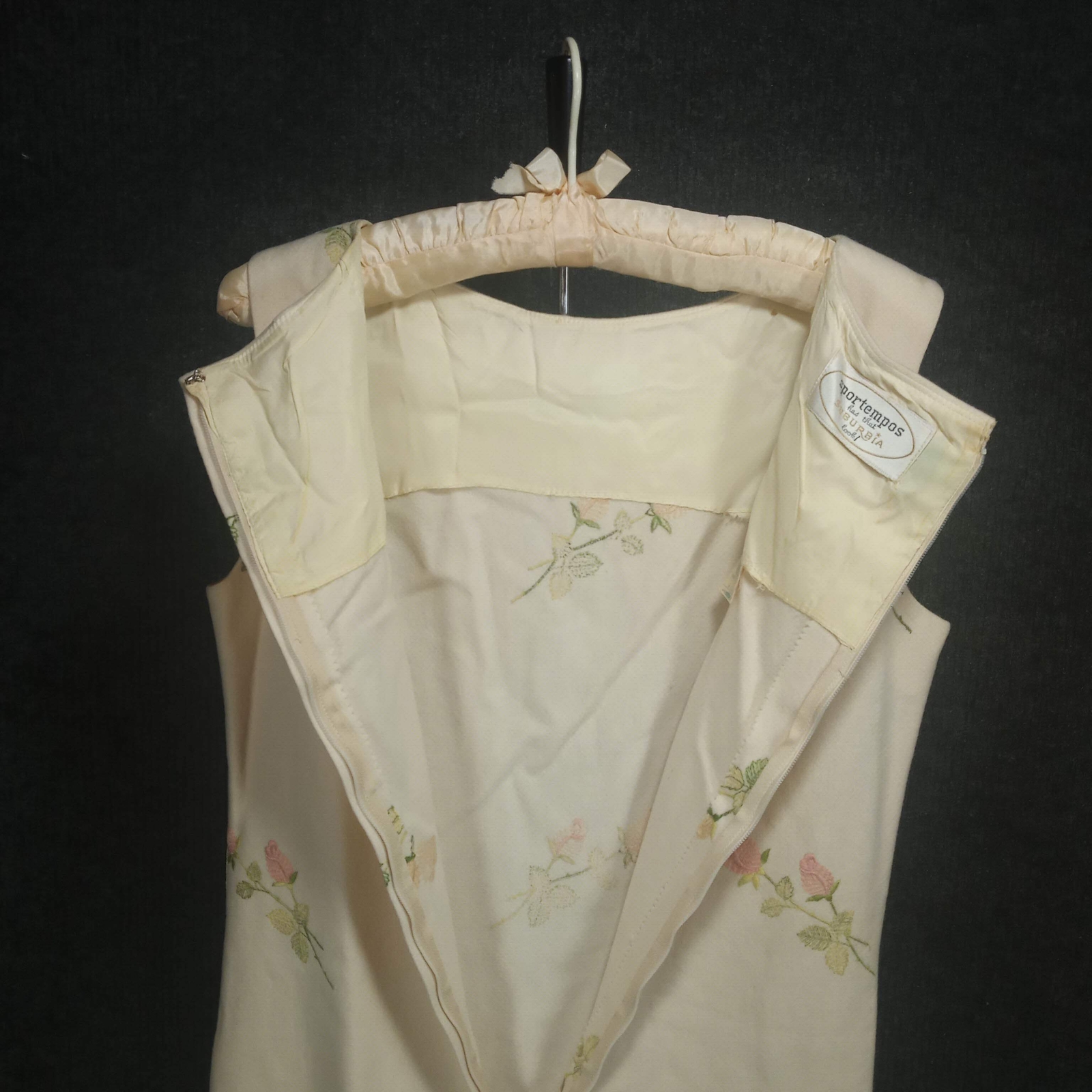 1960s Vintage Cream Wool Rose Embroidered Shift by Sportempos