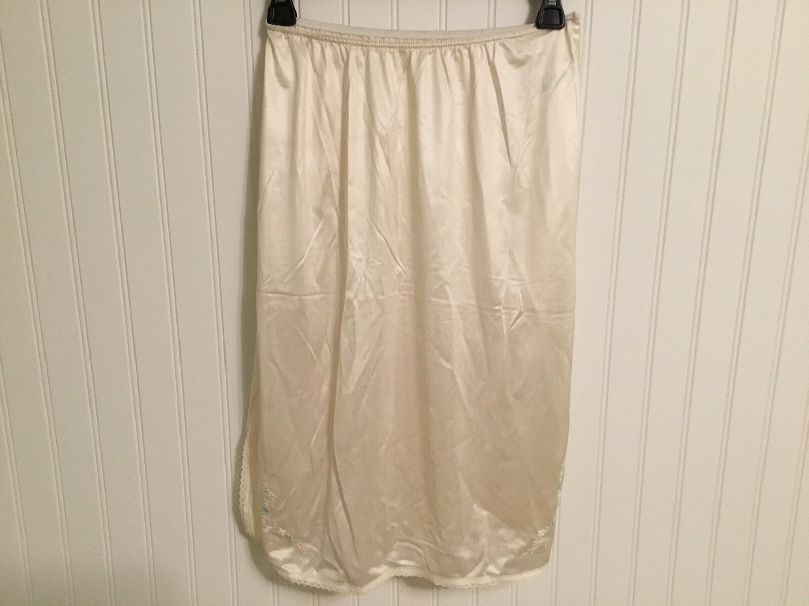 Vintage JC Penney Half Slip Medium 12/14 Ivory 100% Antron Nylon Flowers Accent