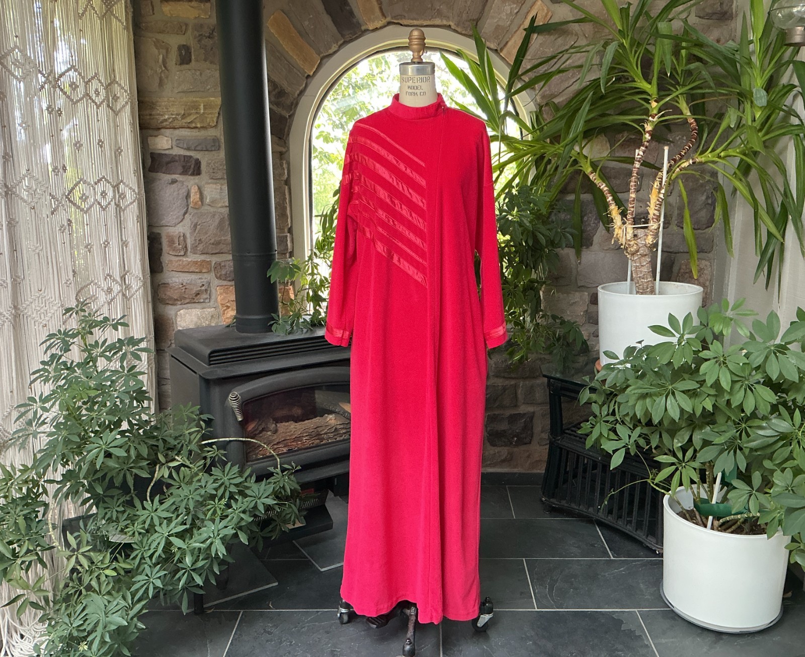 Vintage 1970s Deep Pink Velour and Satin Zipper Front Robe Lounge Trends
