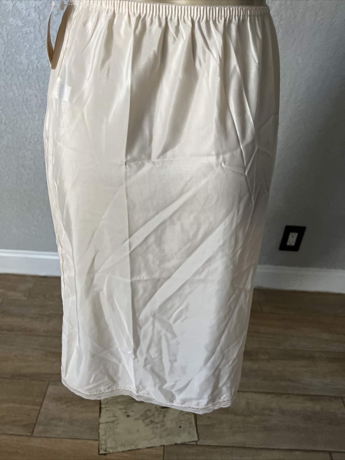 Vintage Crepe Remarque by Jaunty Half SLIP Sm NWTS cbh