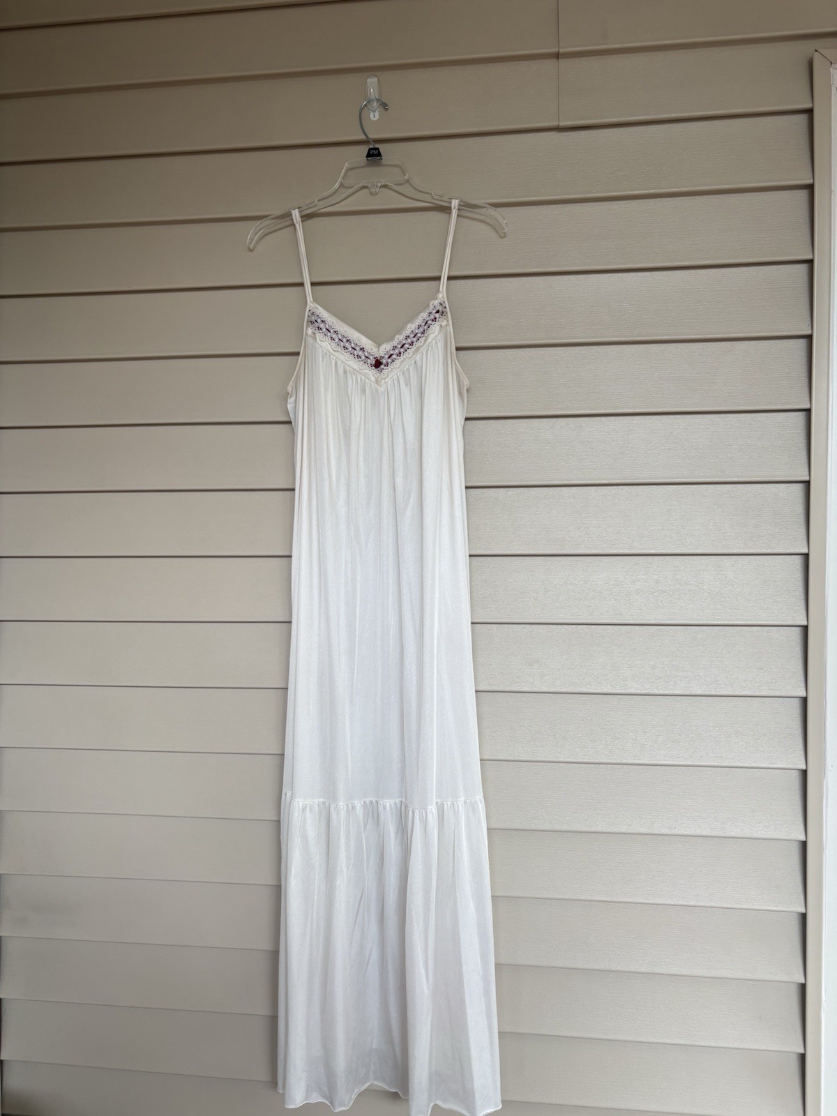 Vintage Long Nightgown cream Size Large. 100% Nylon INV25/588