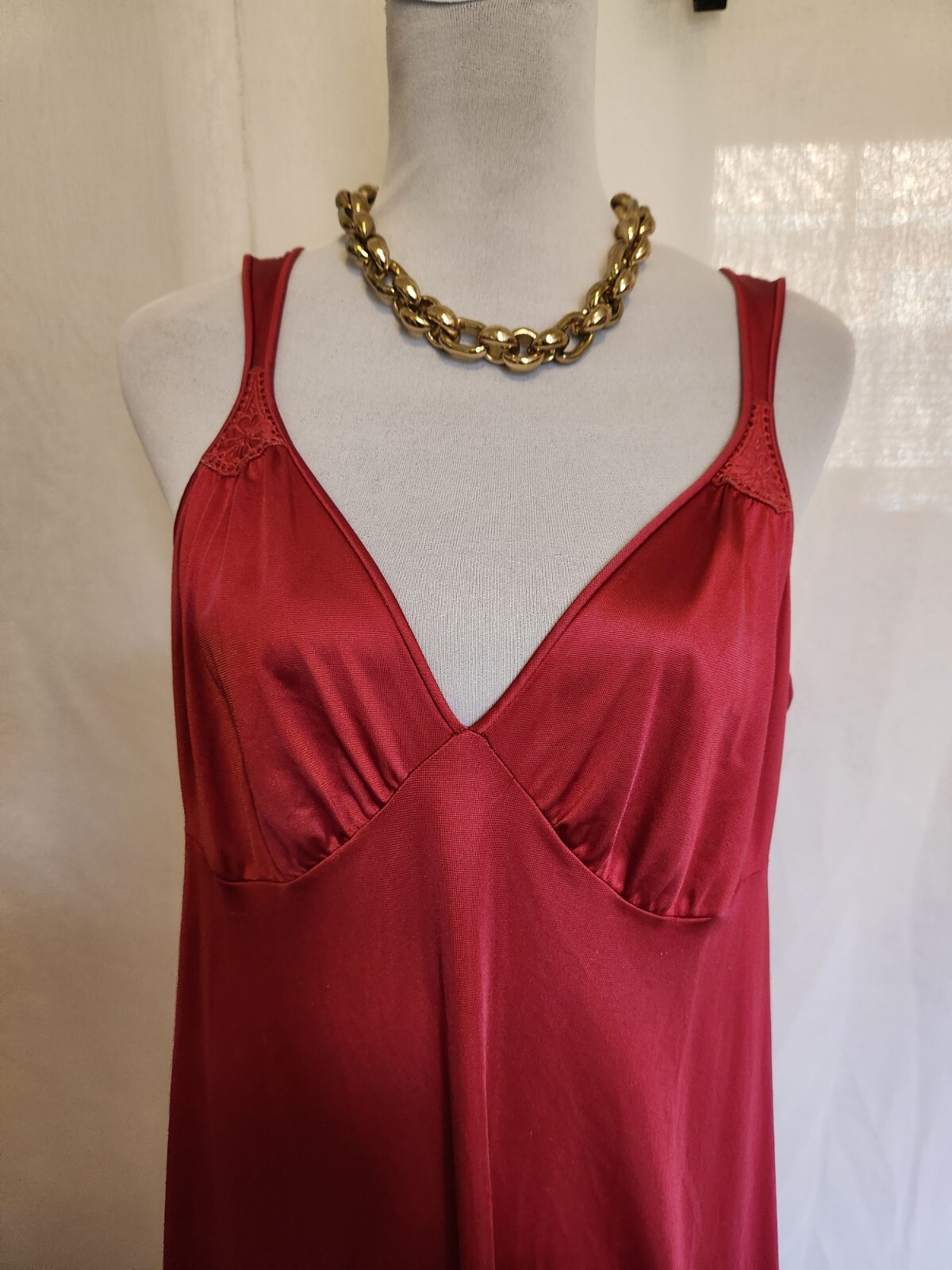 Vintage Vanity Fair Wine Flowy Nightgown Dupont Nylon Sz 38 USA *ISSUES*