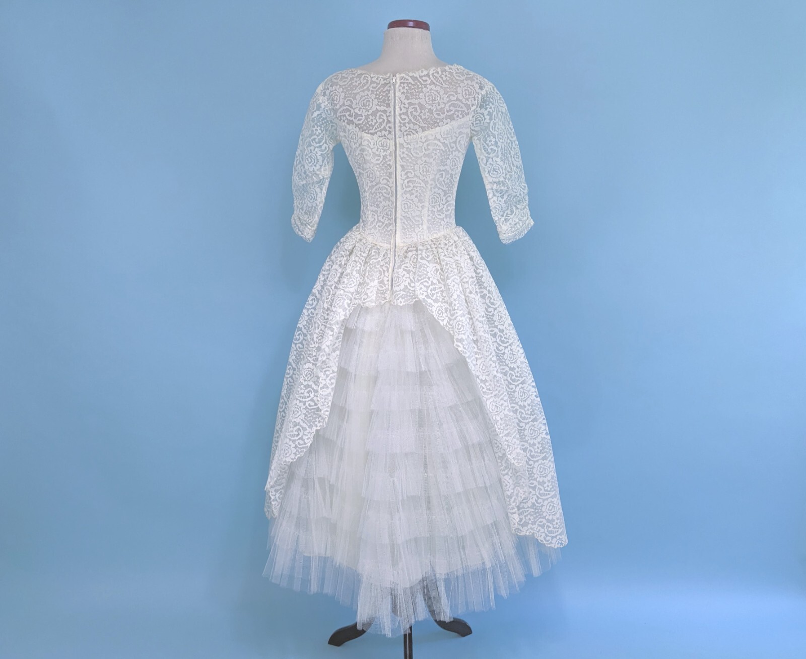 Vintage 1950s 50s Mint Condition Lace and Tulle Ivory Long Sleeve Wedding Dress