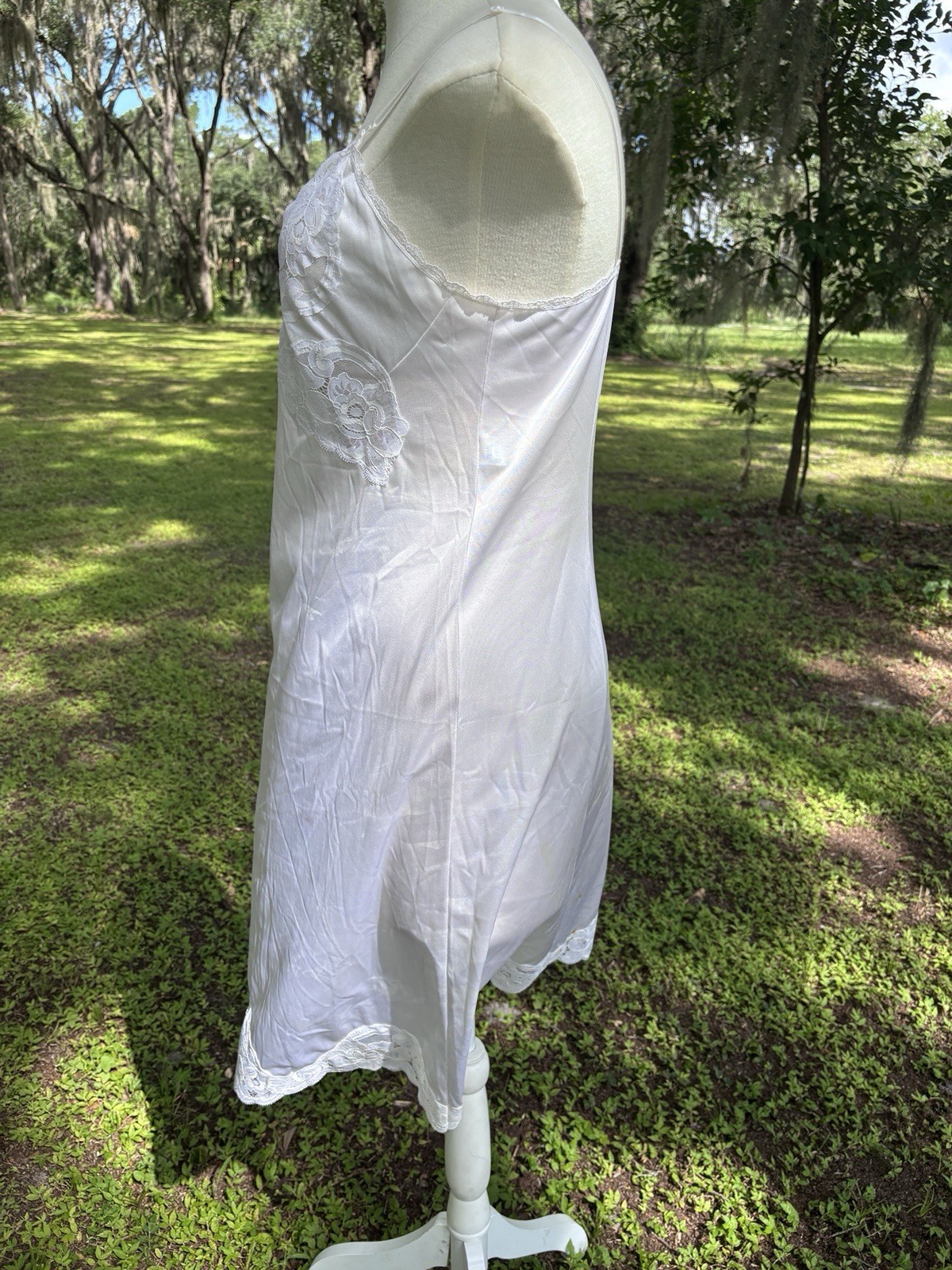 Vanity Fair Vintage Cream Lace Slip Womens Size Medium
