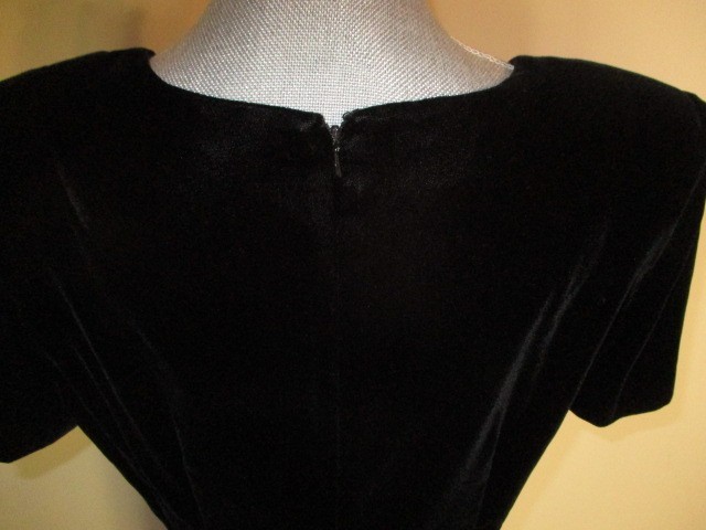 VTG Talbot’s 90’s Square Neck Velvet Sheath Dress in Jet Black Size 12