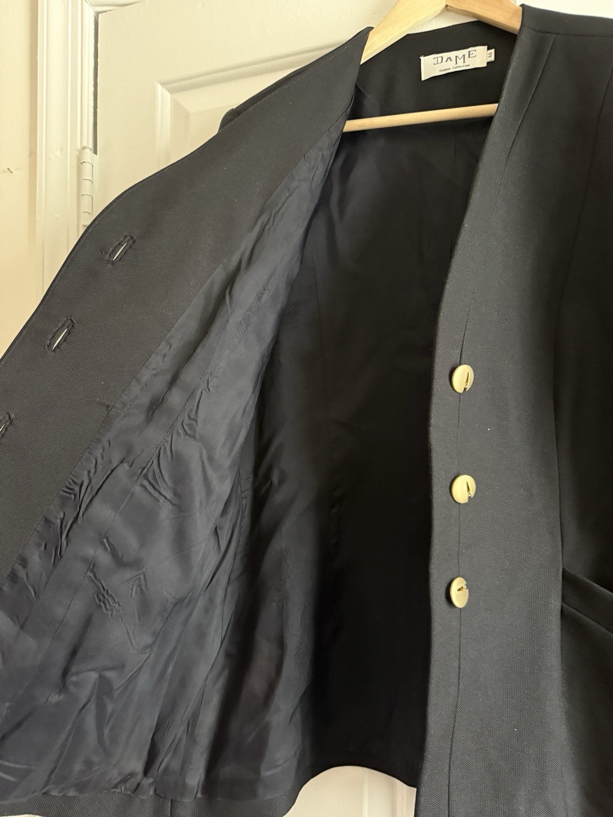 Vintage Dame Black Wool & Silk Blazer with Gold accents sz L-XL/EU 44