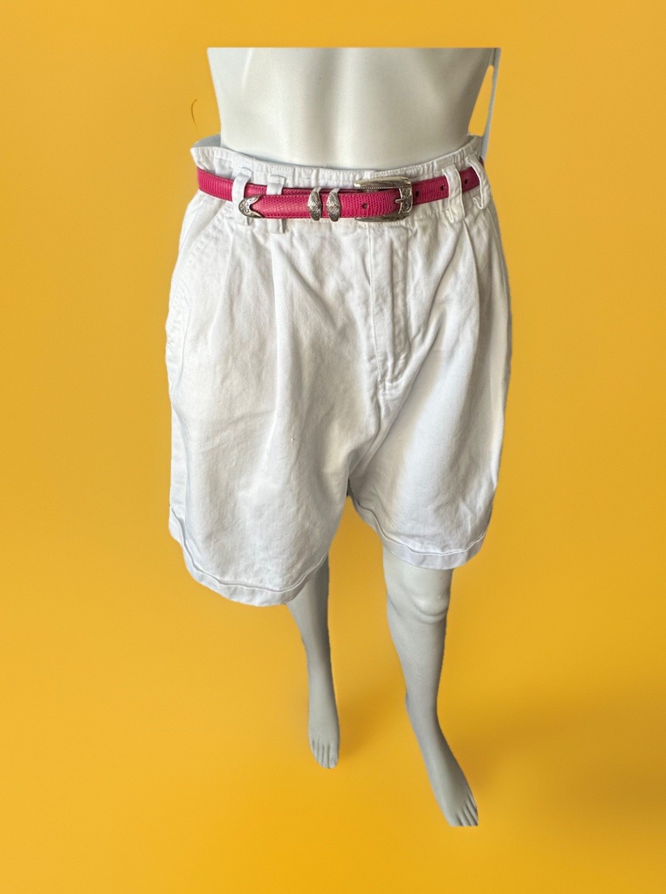 Vtg Liz Sport 80-90’s White Shorts Size 8 Waist 28” Seam To Seam 14”