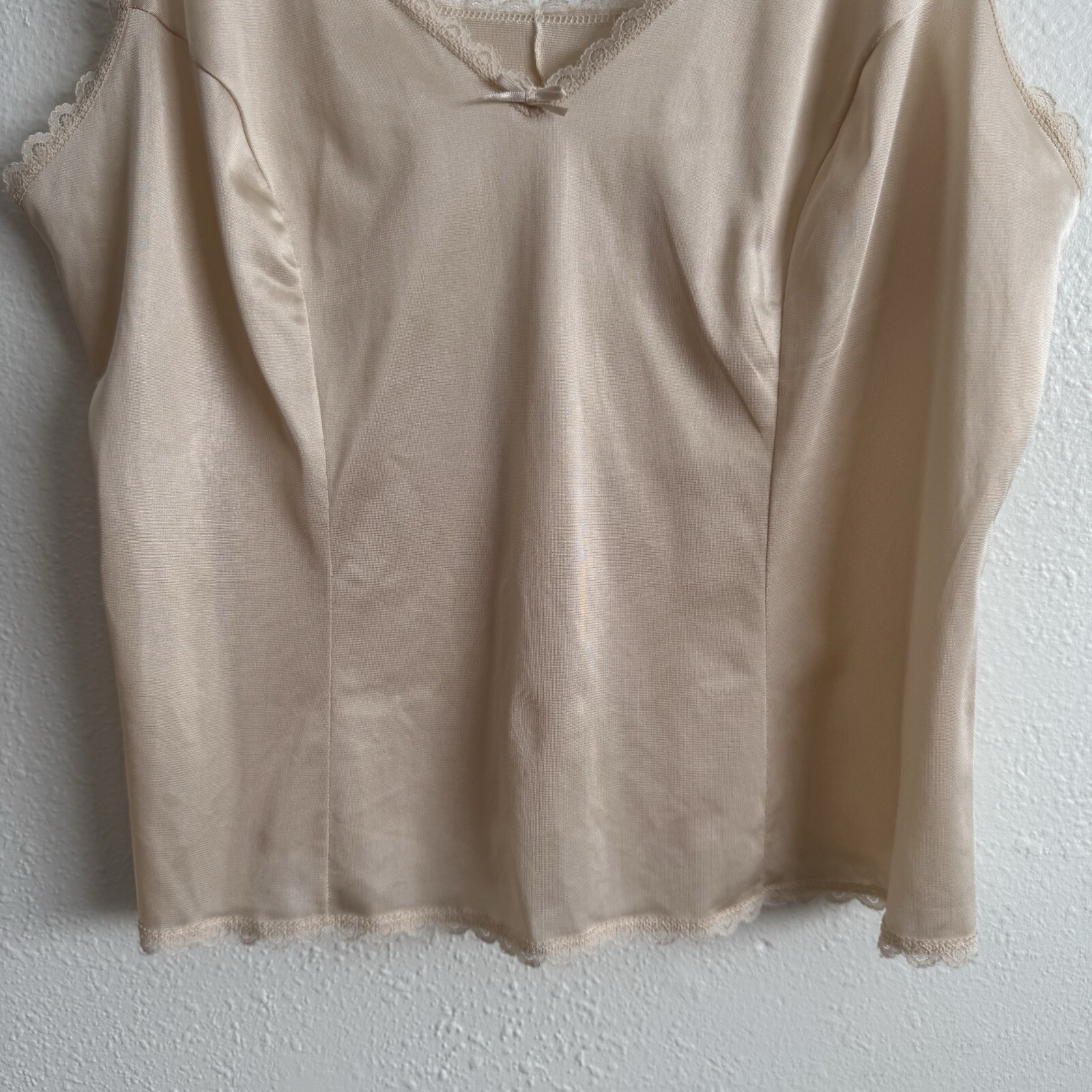 WARNERS Vintage 90s Champange Beige V Neck Bow Lace Trim Thin Strap Camisole Top