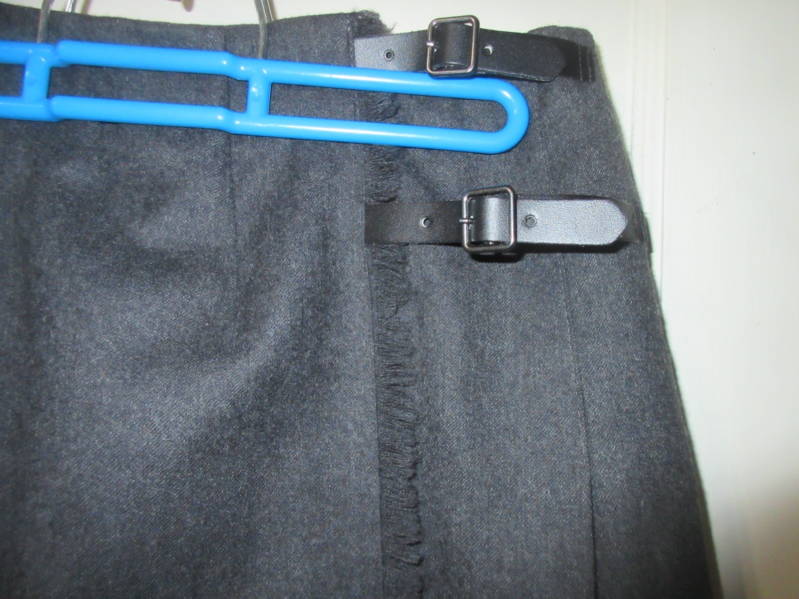 Talbots 100% Wool Women’s Skirt Charcoal Gray Pleats Buckle Straps Wrap Around