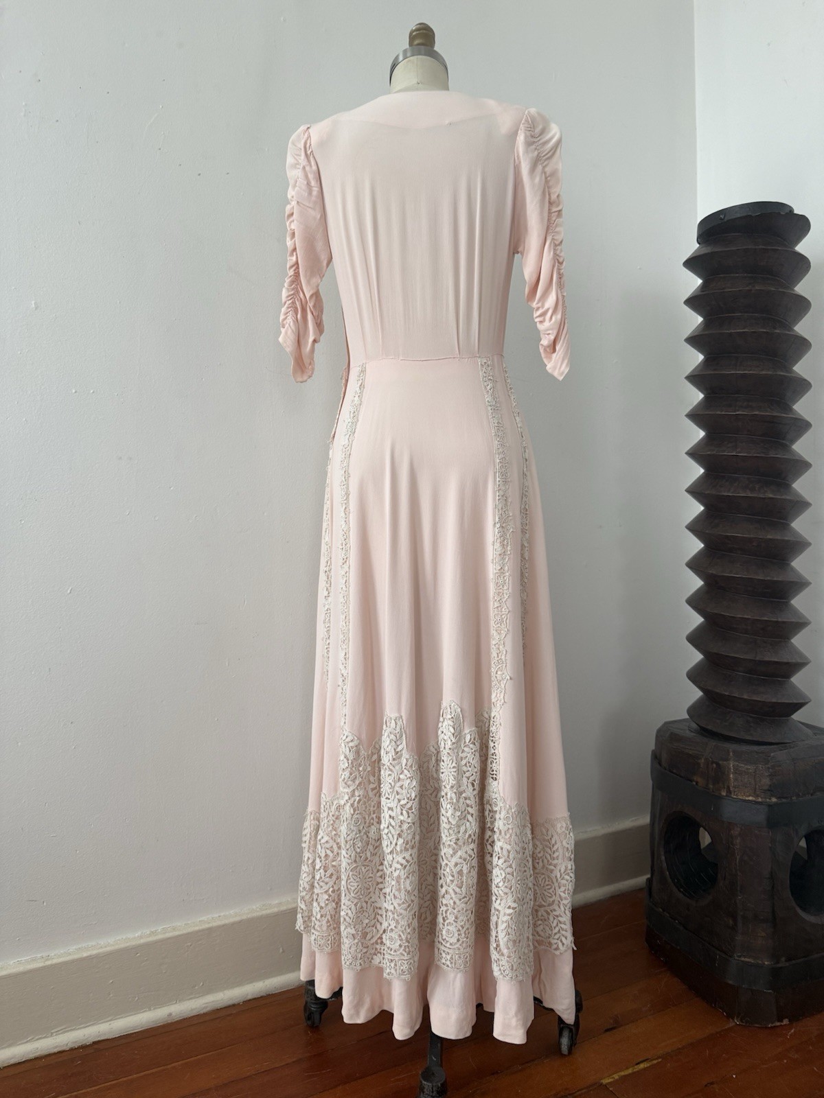Stunning 1940s Pink Crepe/Crocheted Lace Gown Wide Sweep Skirt XS S
