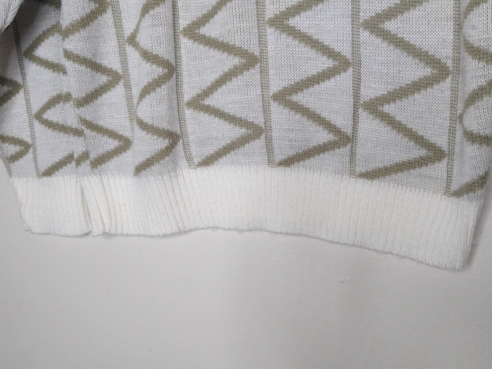 Vtg Acrylic Geometric Sweater Knit Crew Neck 80s 90s S Retro White Tan Preppy