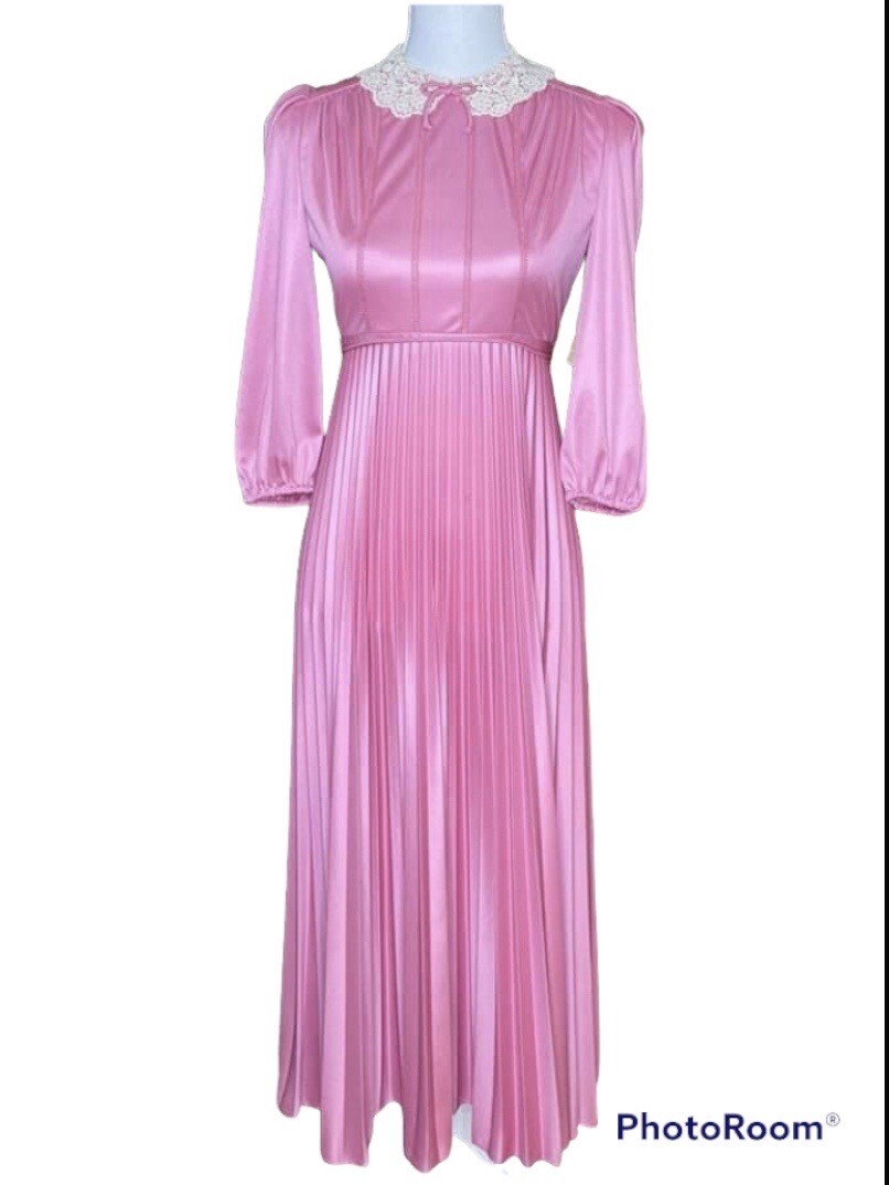 1970s Soft Pink Modest Prairie Dress Empire Waist Pleated Skirt Small Lace