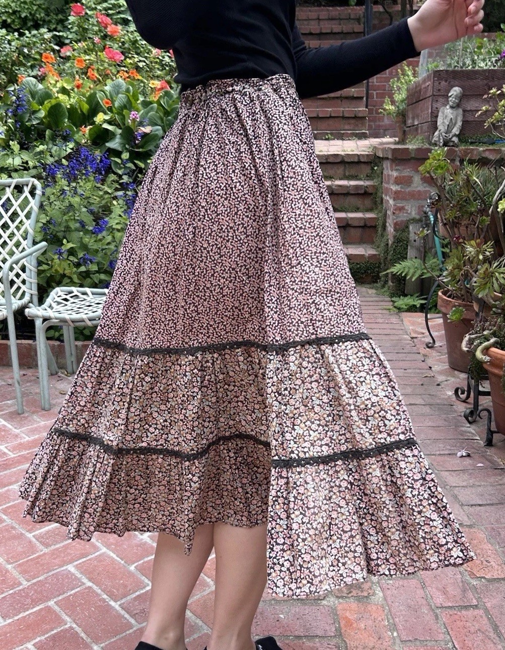 Vintage 70s Prairie Tiered S / M Skirt Cottage Core Elastic Waist Ditsy Floral