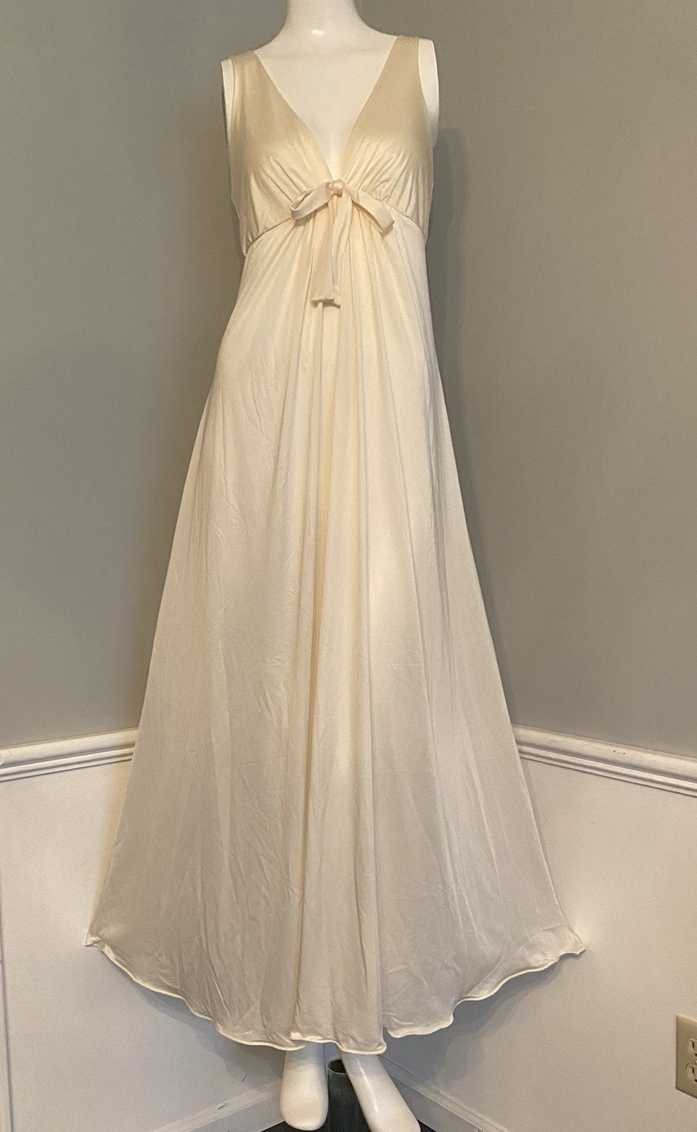 Vintage Olga Silky Nylon Semi Sheer Long Nightgown Size 34 New No Tags #9741