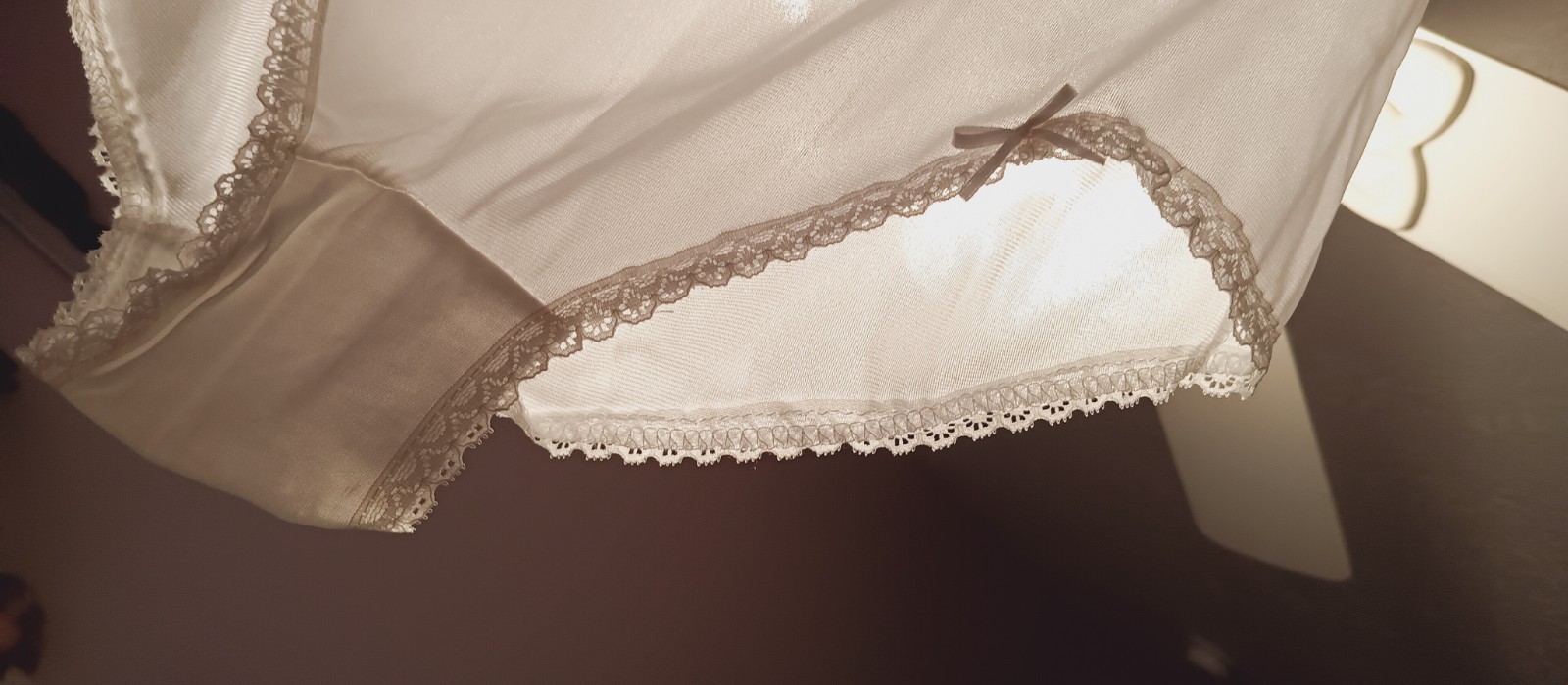 WOODS VINTAGE NYLON PANTY SZ 6 ? WHITE OPEN LEGS WITH BOW TRIM – ENGLAND #AU516