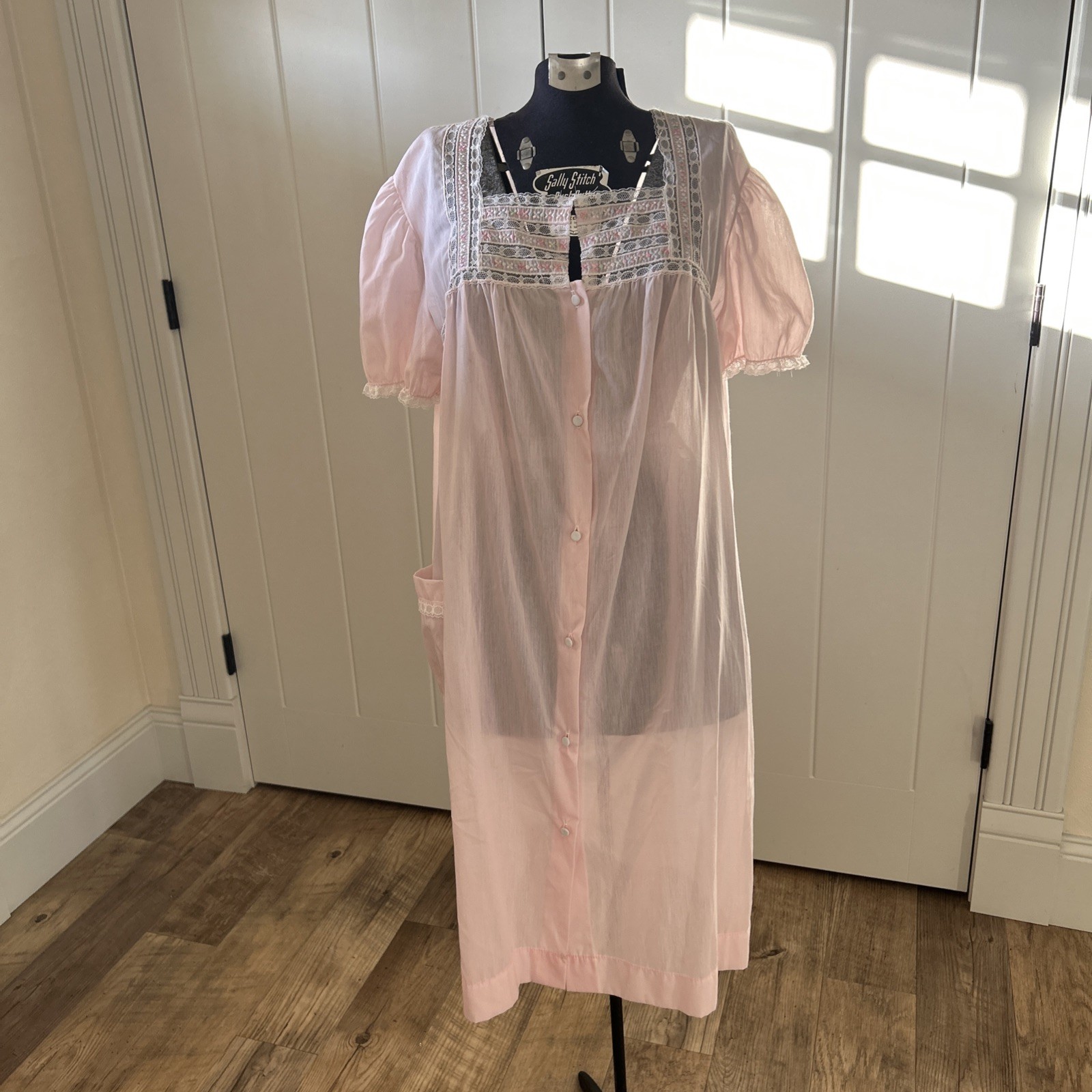 Vintage barbizon Lightweight Pink Housecoat Robe Fits L/XL