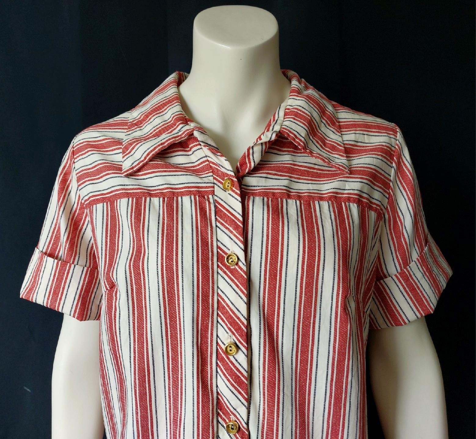 RED CANDY STRIPED 1960s Vintage Buttonfront Shift HOUSE DRESS – 42 inch waist
