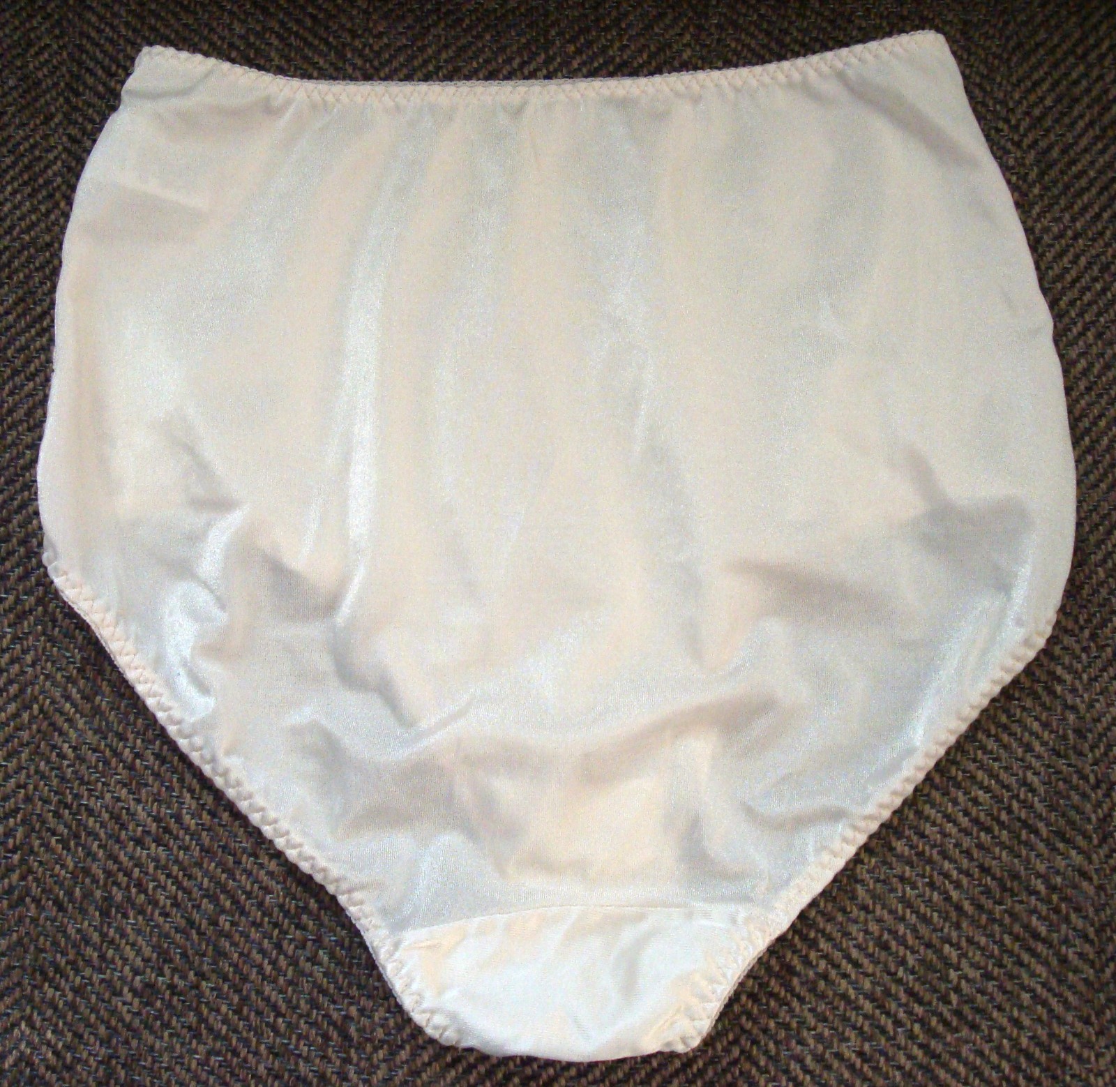 Vintage Vanity Fair 7 L White Satin & Lace Brief Style # 13-074