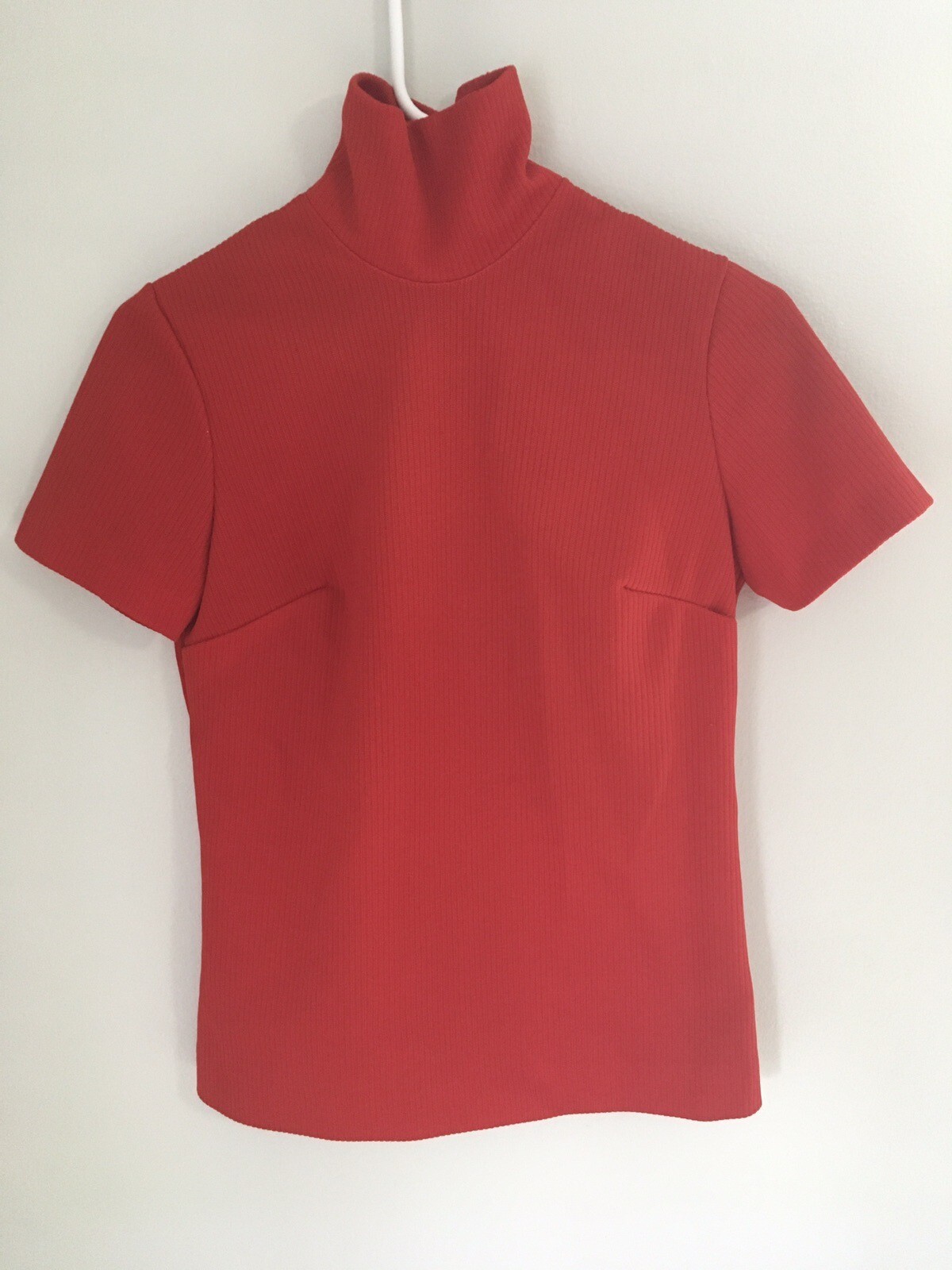 Vintage 60’s or 70’s Womens Top W /Back Zip Mock Turtleneck SS Red Textured