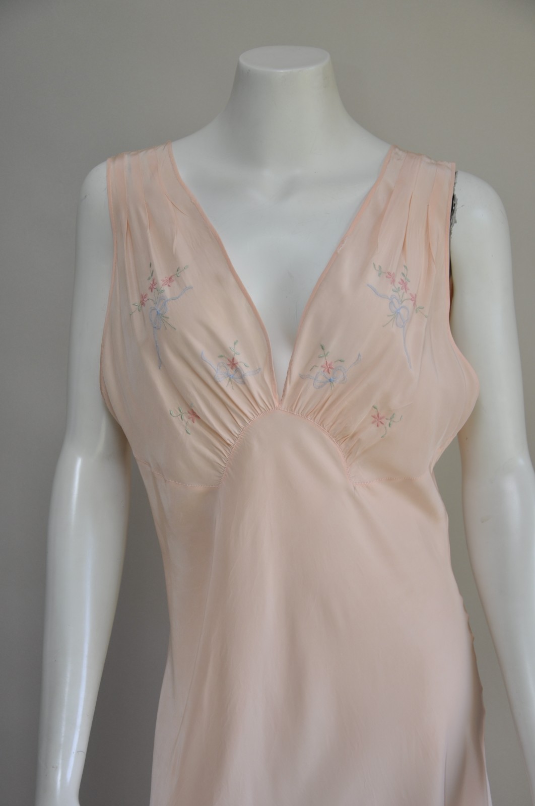 Vintage 1930s Peach Rayon Bias Cut Slip Dress Nightgown Flower Embroidery M/L