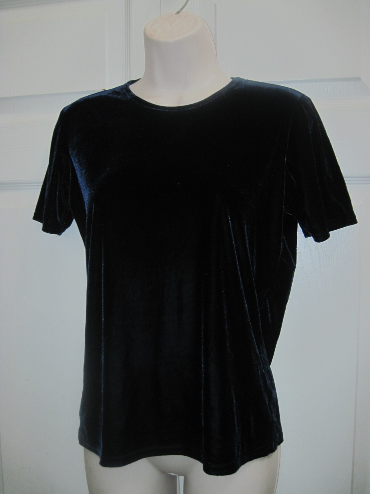 Kathy Ireland Women’s Medium Dark Blue Velvet Top Short Sleeves Round Neck
