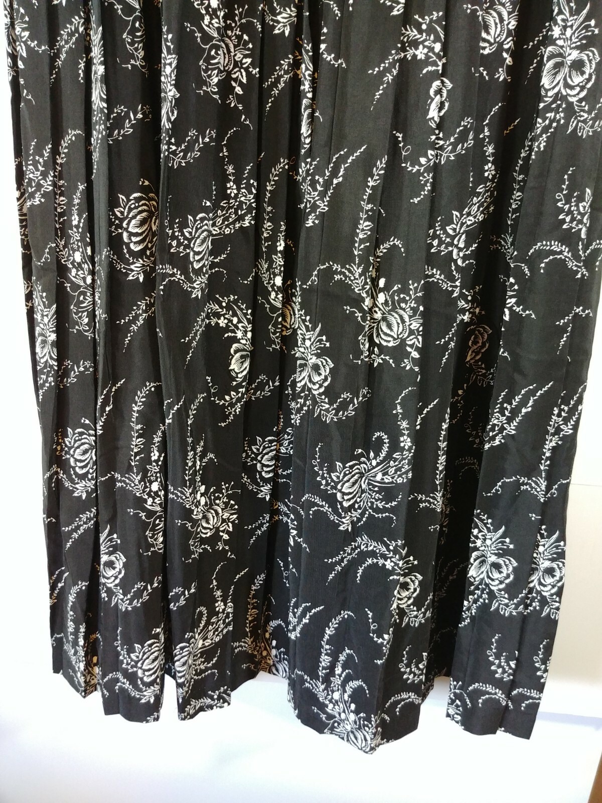 Vintage Sally III USA 1980s 2-pc. Skirt/Jacket Suit, Size 14, Black/White Floral