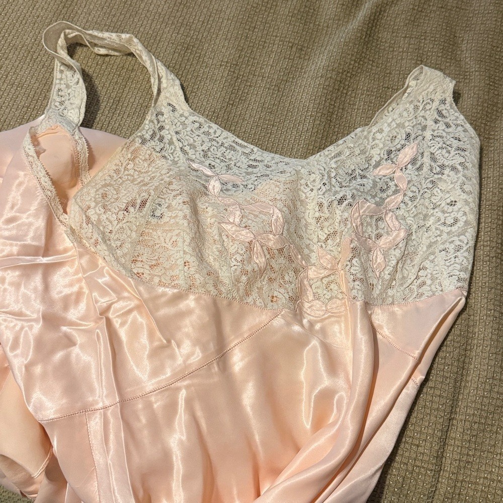Mondaine 1930s Vintage Lace Silky Nightgown Size 36