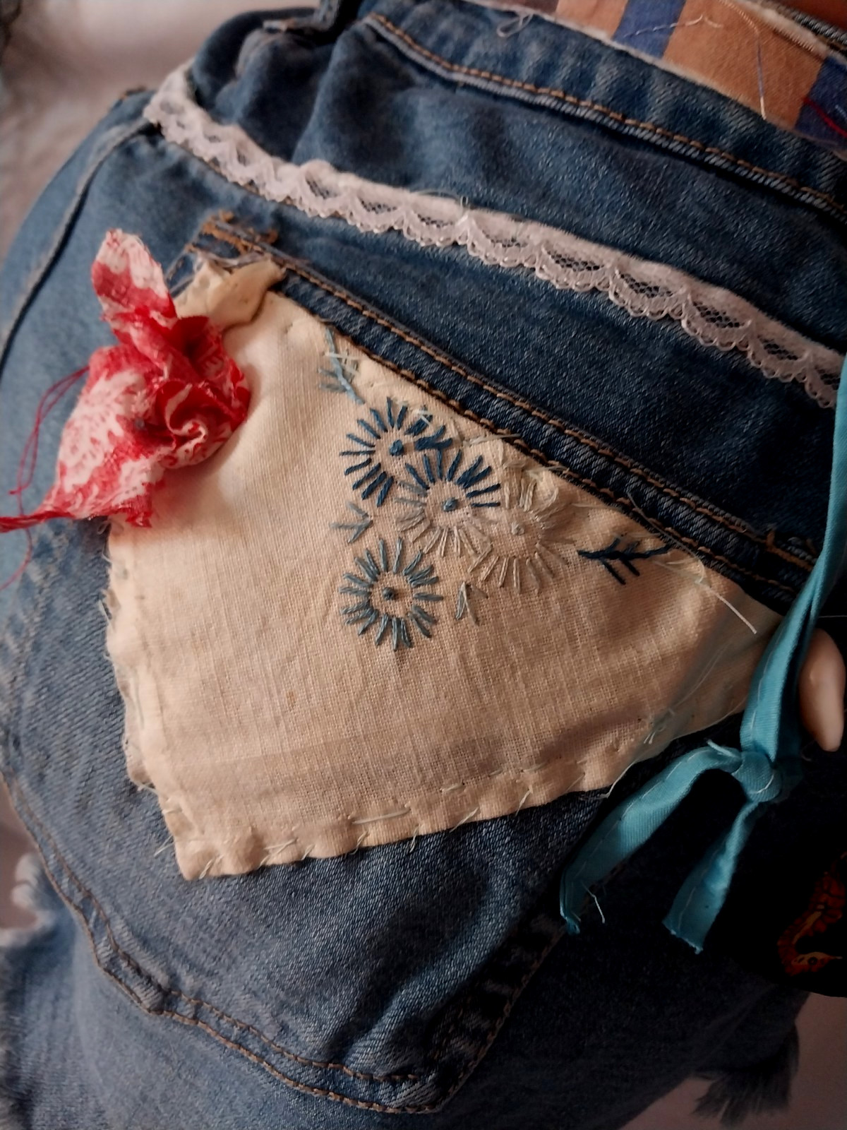 VTG DISTRESSED 812 REDLINE GYPSY EMBRD CROCHET CARE BEAR DENIM HIPPY SHORTS L