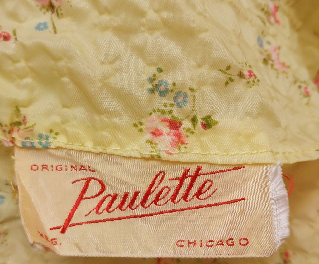 VINTAGE 40s / ‘50s ORIGINAL PAULETTE FLORAL SEERSUCKER GRAND SWEEP DRESSING GOWN