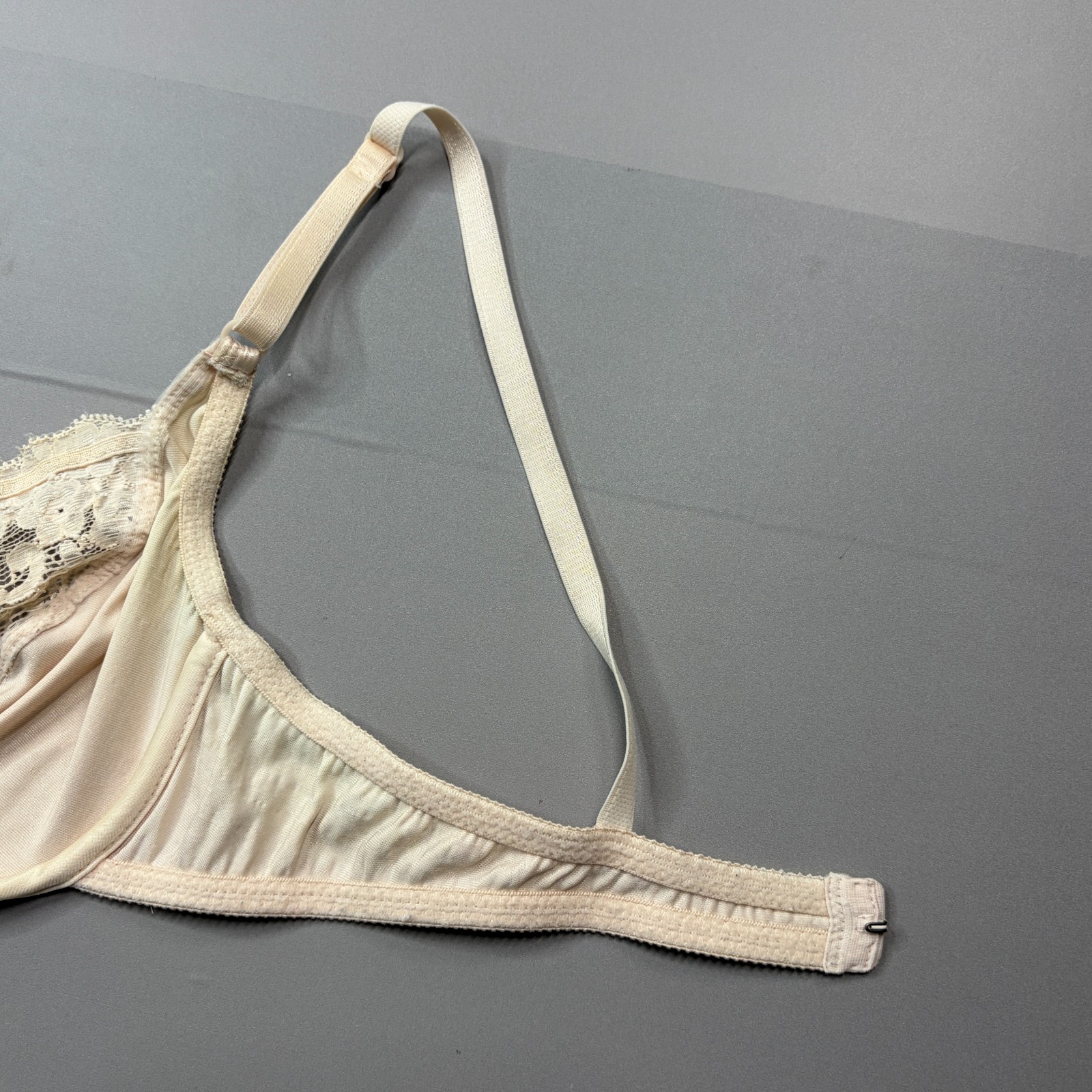 Vintage Vanity Fair Bra 36B Lace Unlined Cup Underwire Delicate