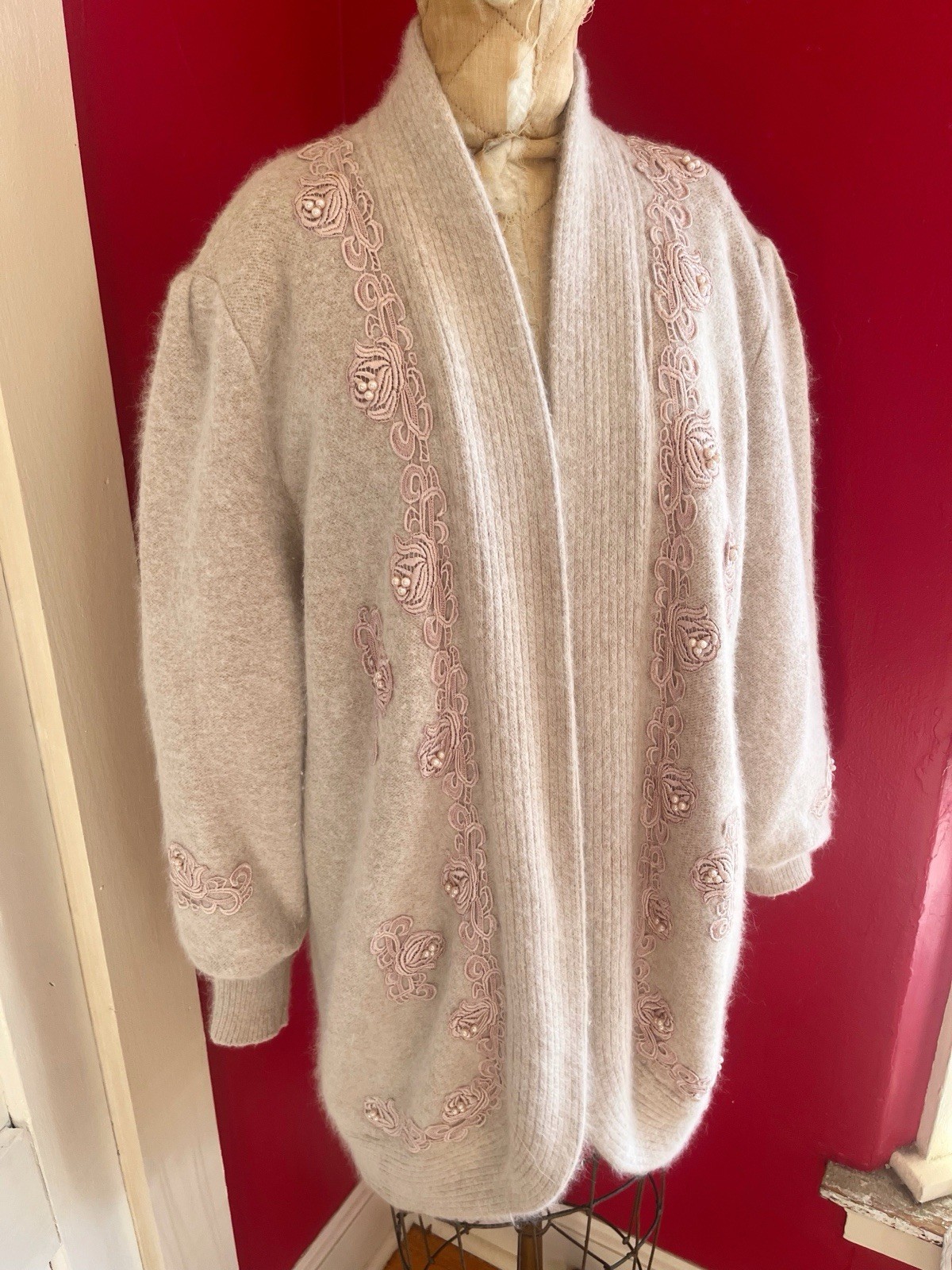 Vintage 1980s Ballet Slipper Beige Rose Lace Pearl Beaded Angora Mix Cardigan S