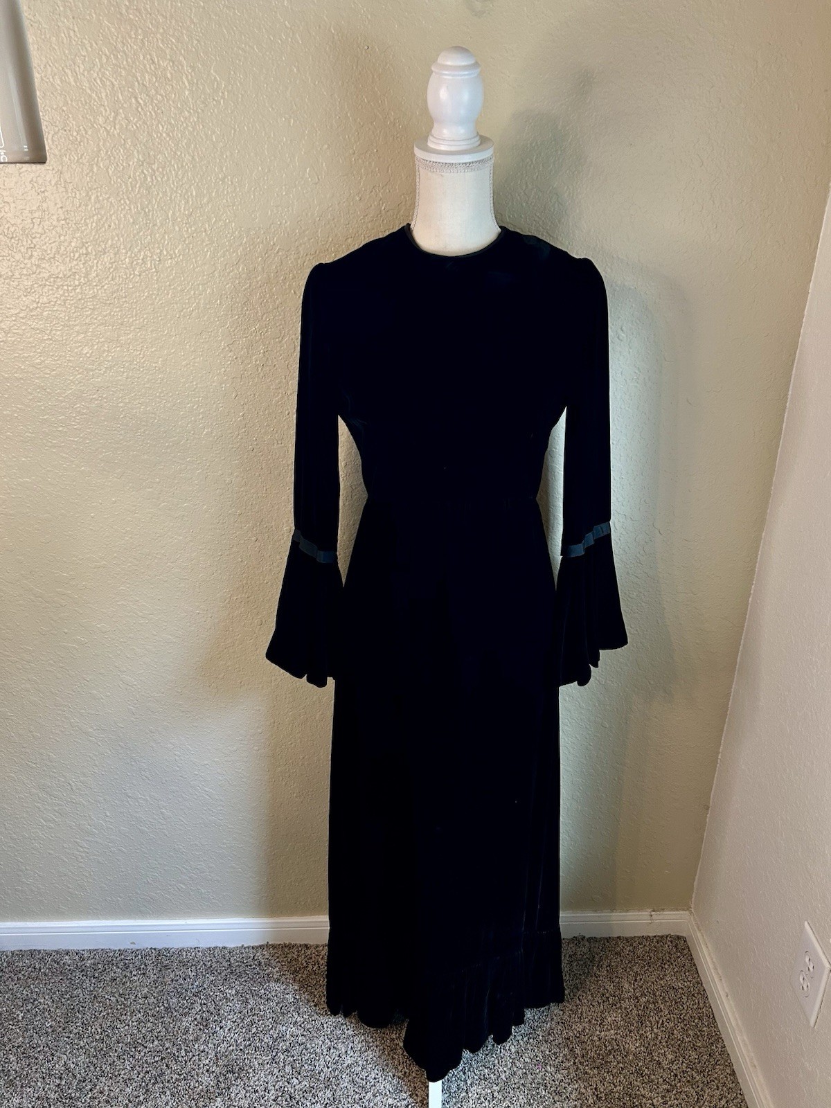 Vintage 1940s Bell Sleeve Edwardian Style Black Velvet Dress Size S Ruffle Hem